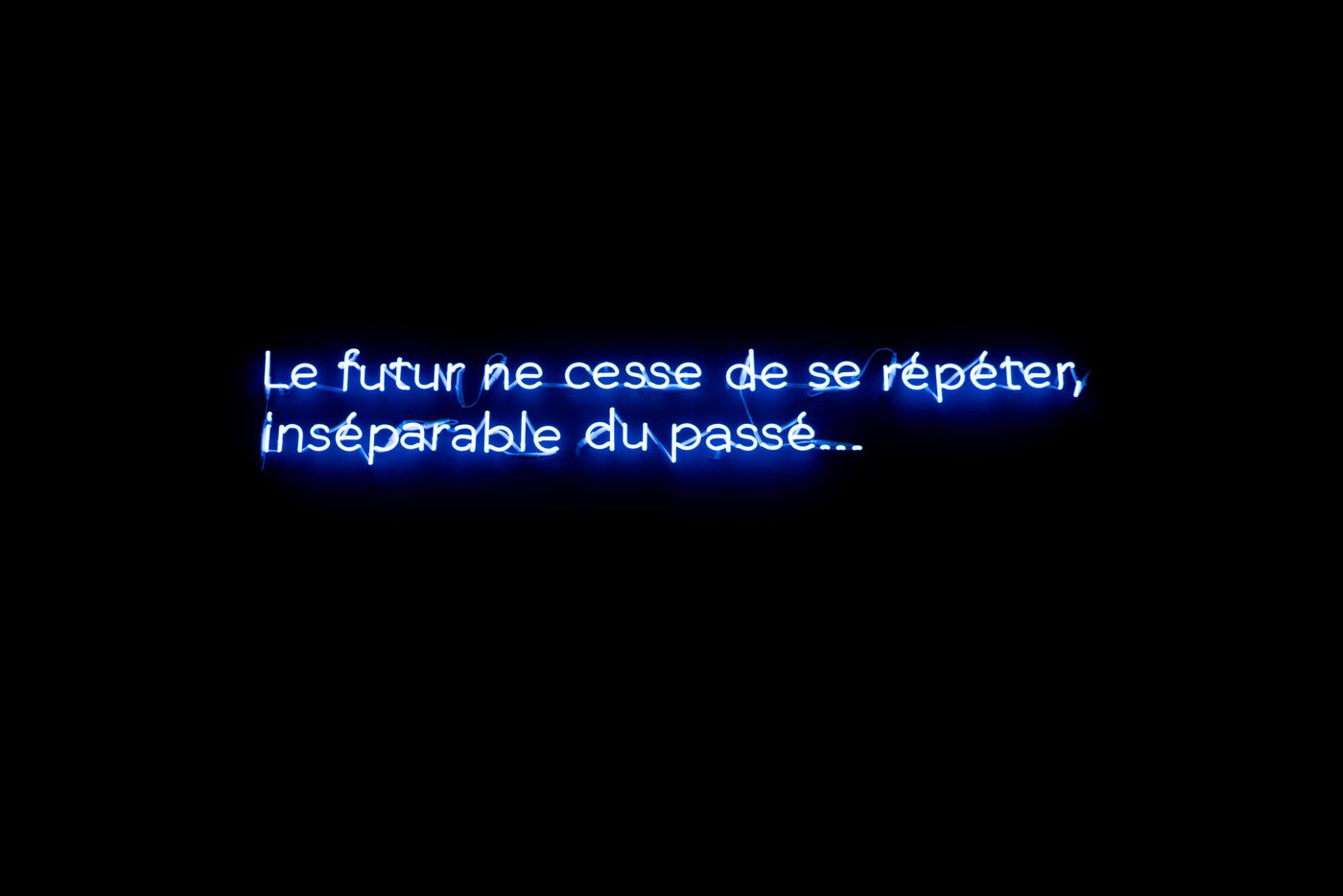 « Sculpture Factory »
Enrique Ramírez, "Le Futur ne cesse de se répéter, inséparable du passé", 2020, néon, 30 x 180 cm. Édition de 5 + 2 EA. Galerie Michel Rein.