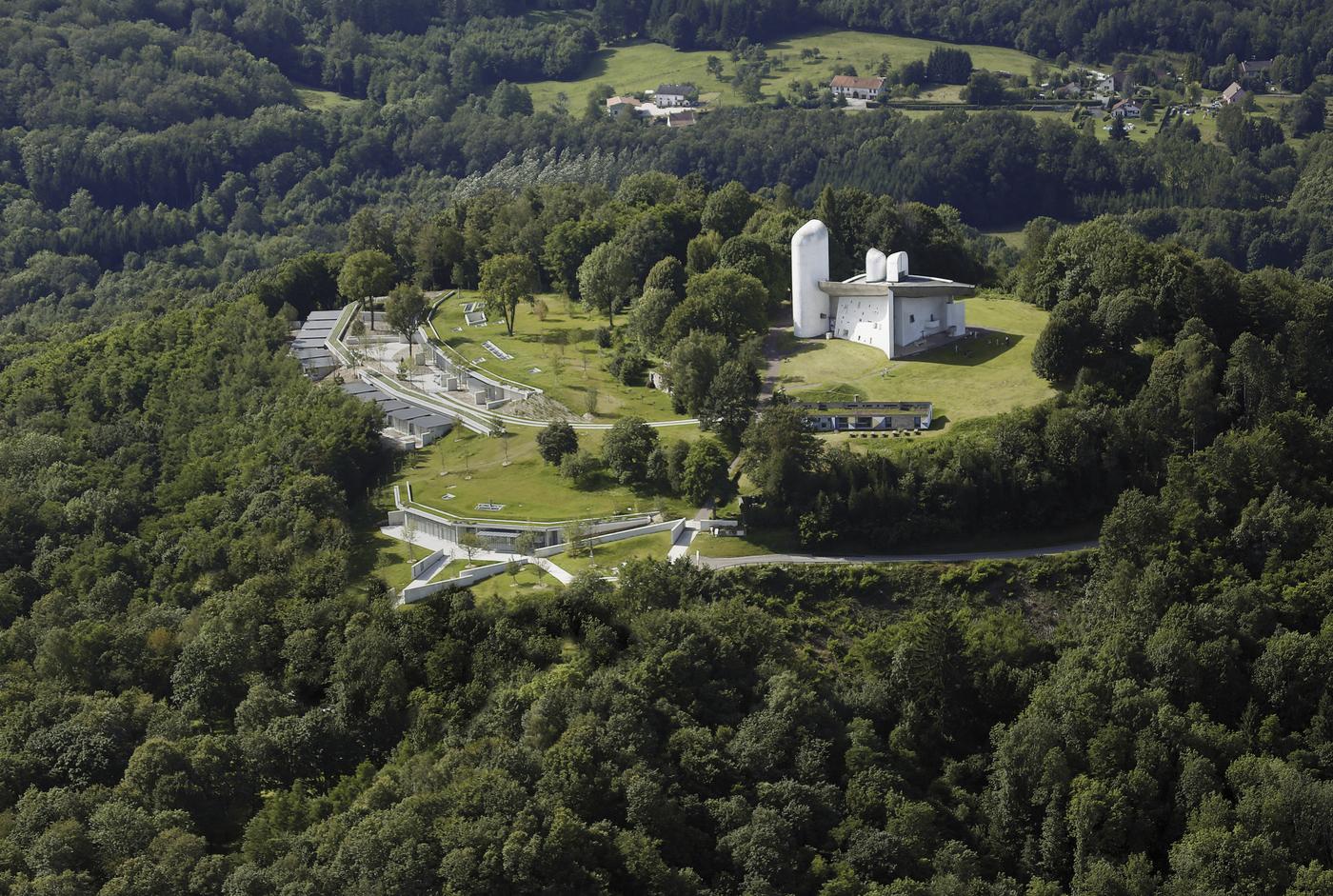 Ronchamp : la chapelle de Le Corbusier va retrouver sa blancheur