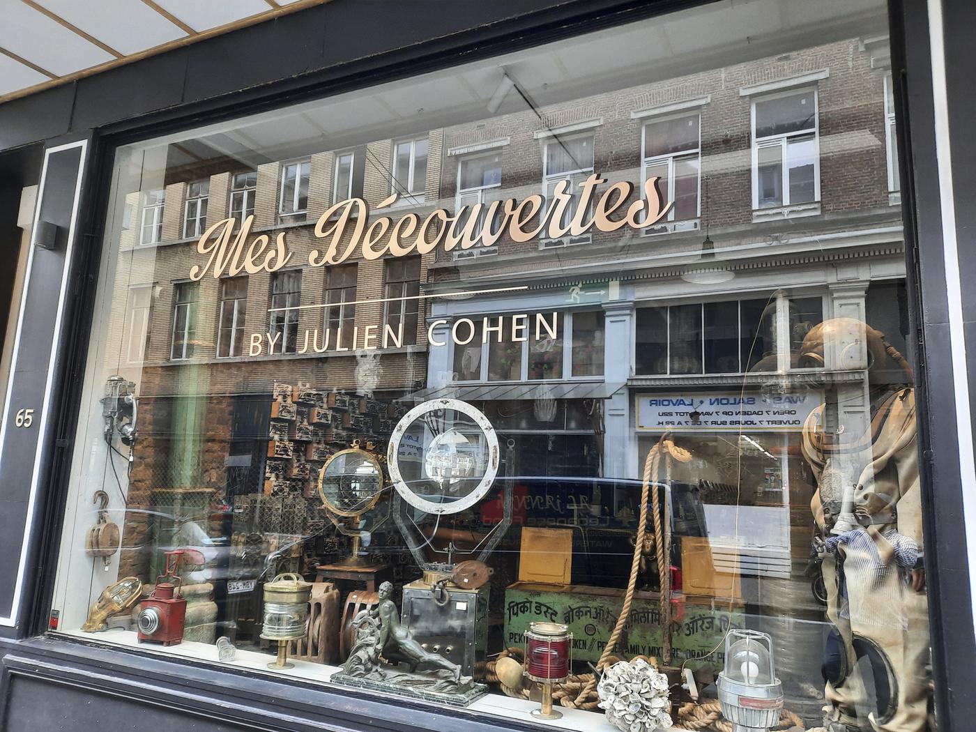 La boutique de Julien Cohen, rue Blaes, appelée « rue Affaire Conclue » par les habitants des Marolles.