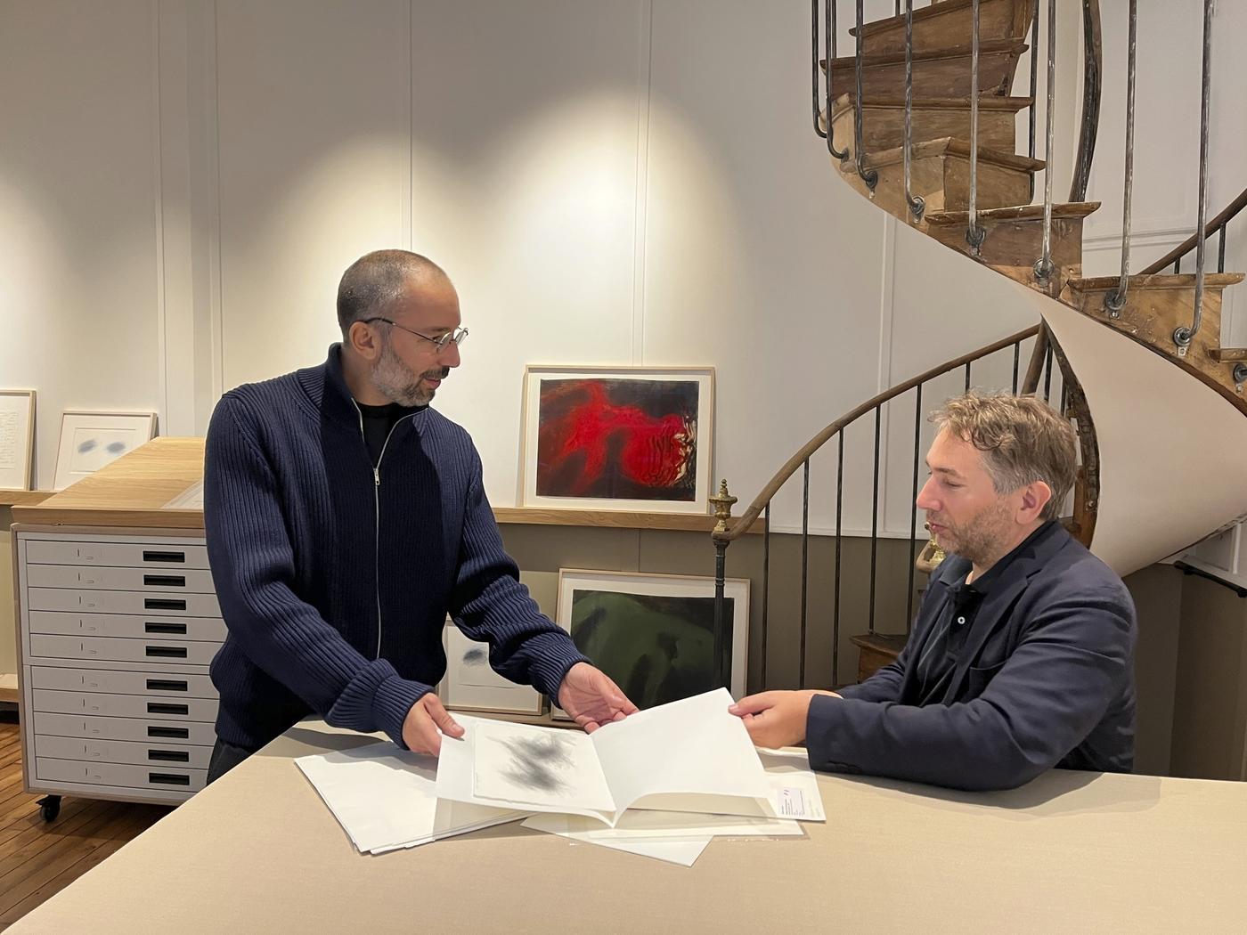 Samy Abraham (à gauche) et Jocelyn Wolff (à droite) dans leur nouvel espace rue des Saints-Pères à Paris.
