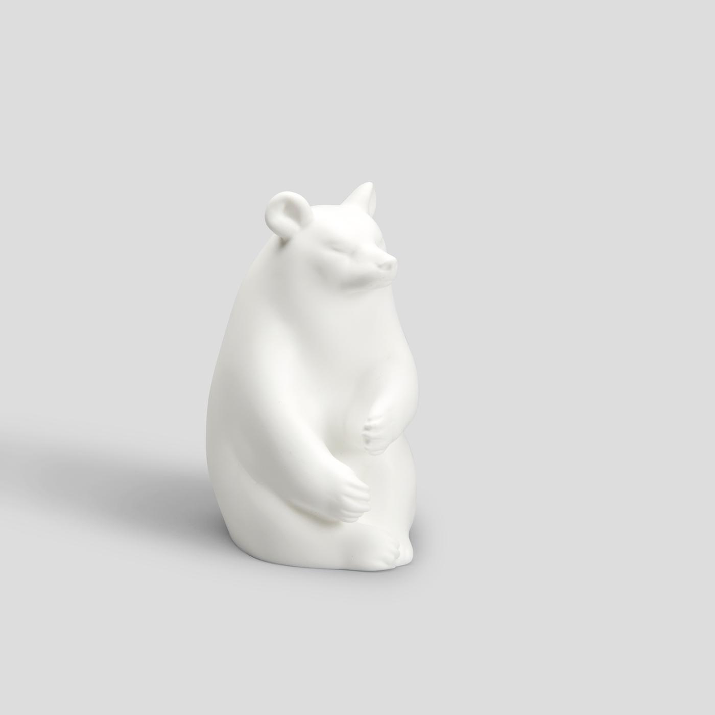 Manufacture de Sèvres.
Marcel Derny, "Ours assis", porcelaine tendre,10,5 x 6 x 8,5 cm.