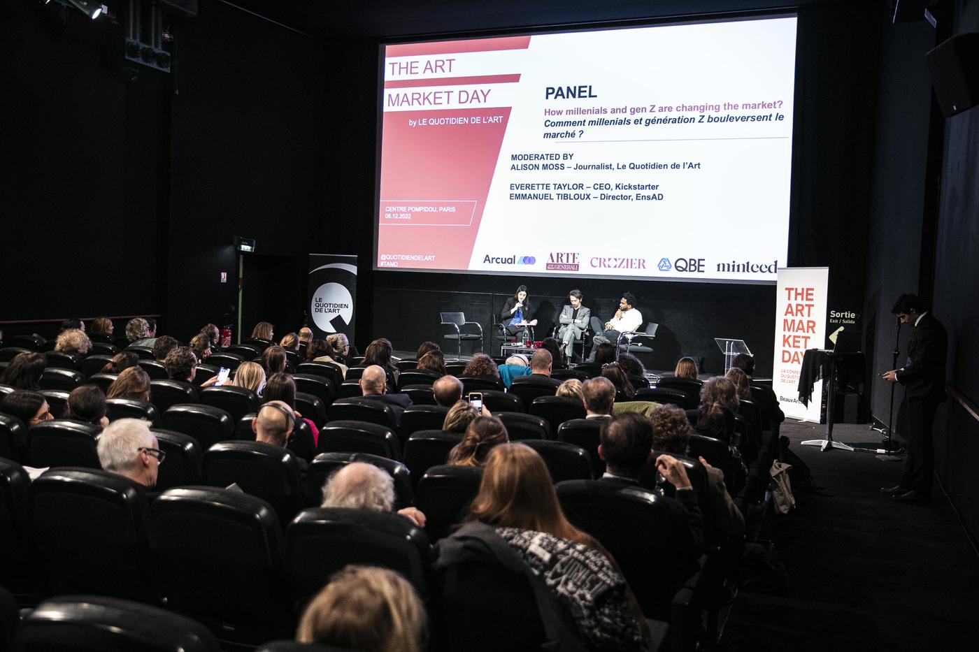 Alison Moss (journaliste et cheffe de rubrique au Quotidien de l'Art), Emmanuel Tibloux (directeur de l'EnsAD) et Everette Taylor (ex-Chef Marketing Officer d'Artsy, PDG de Kickstarter).