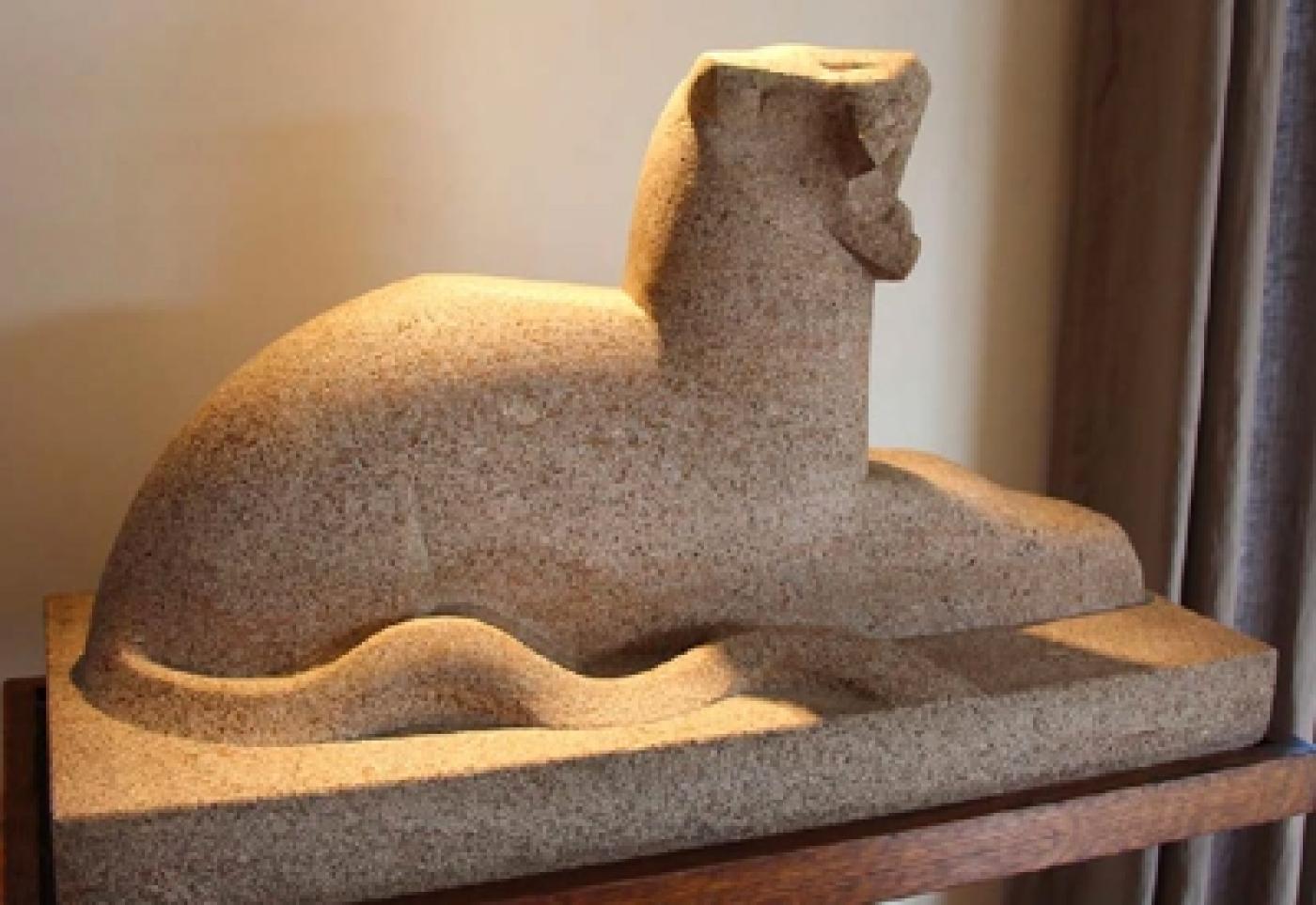 Un granit et des plâtres de Czaky sous le marteau à Drouot