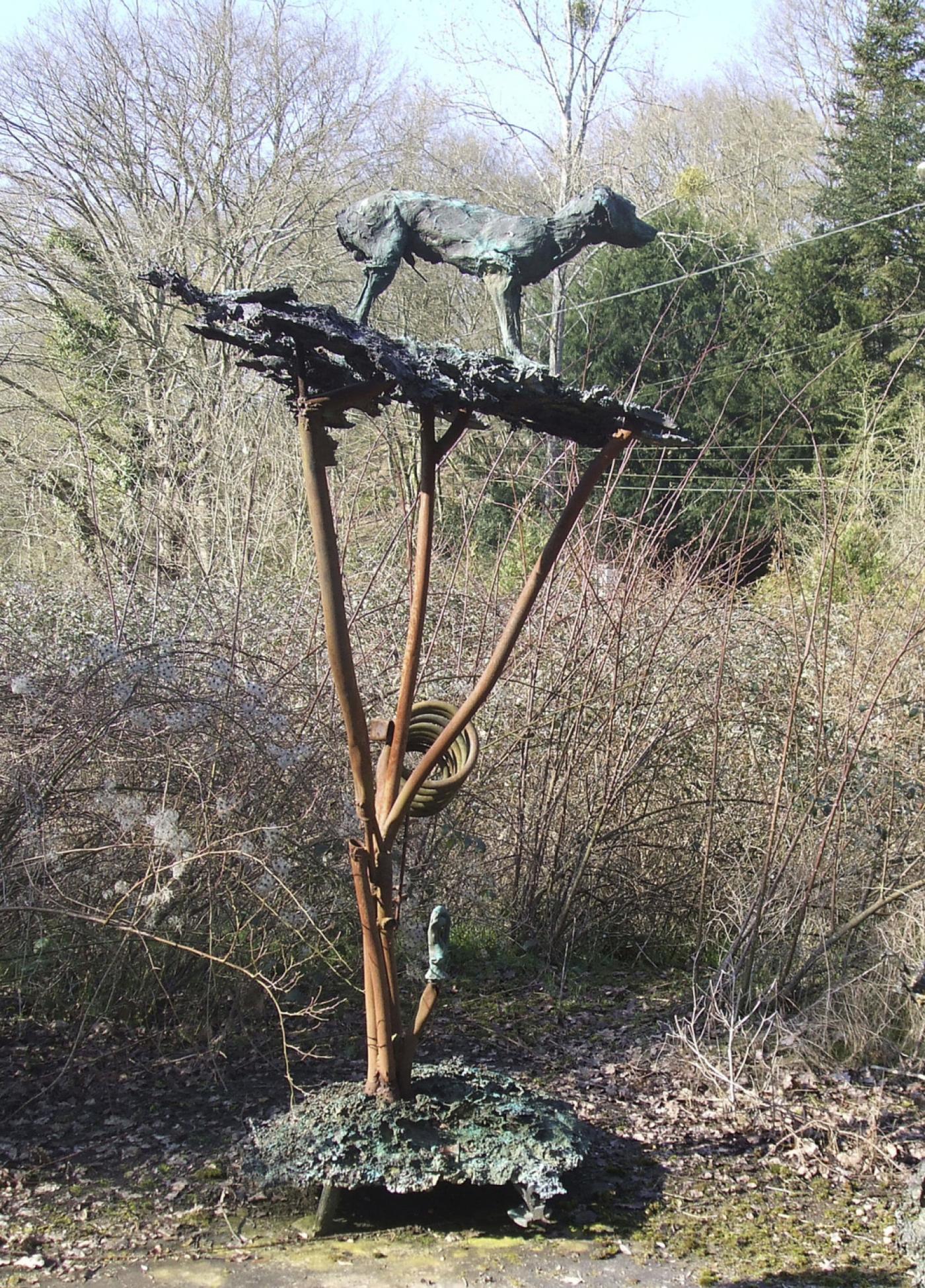 Erik Dietman, Arbre d’Odile - la base avec le chien a été sciée (environ H60 x 130 x 130) ainsi qu’un élément en bronze sur la partie basse.