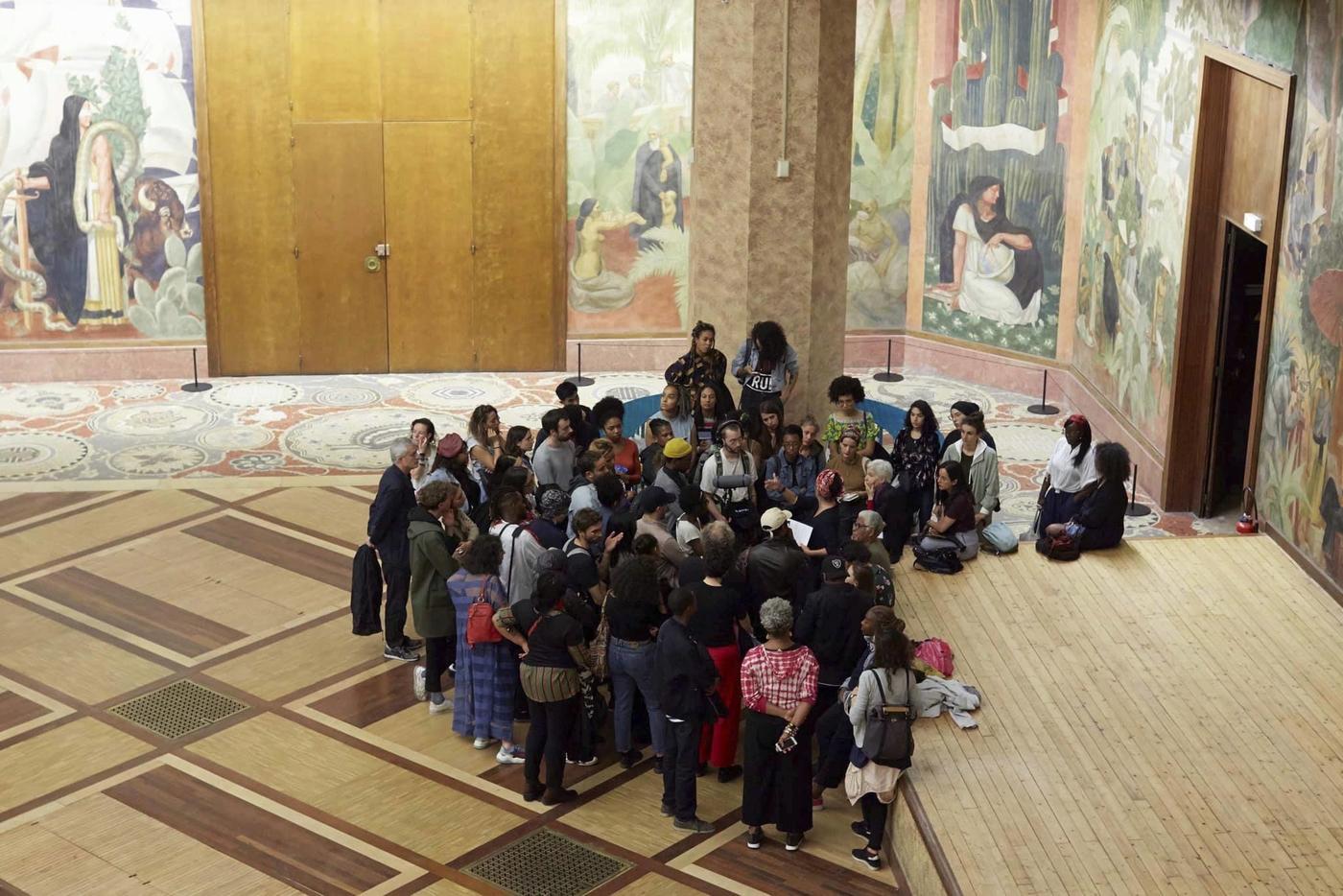 Visite par le collectif Décoloniser Les Arts du  musée de l'Histoire de l'immigration à la Porte Dorée.