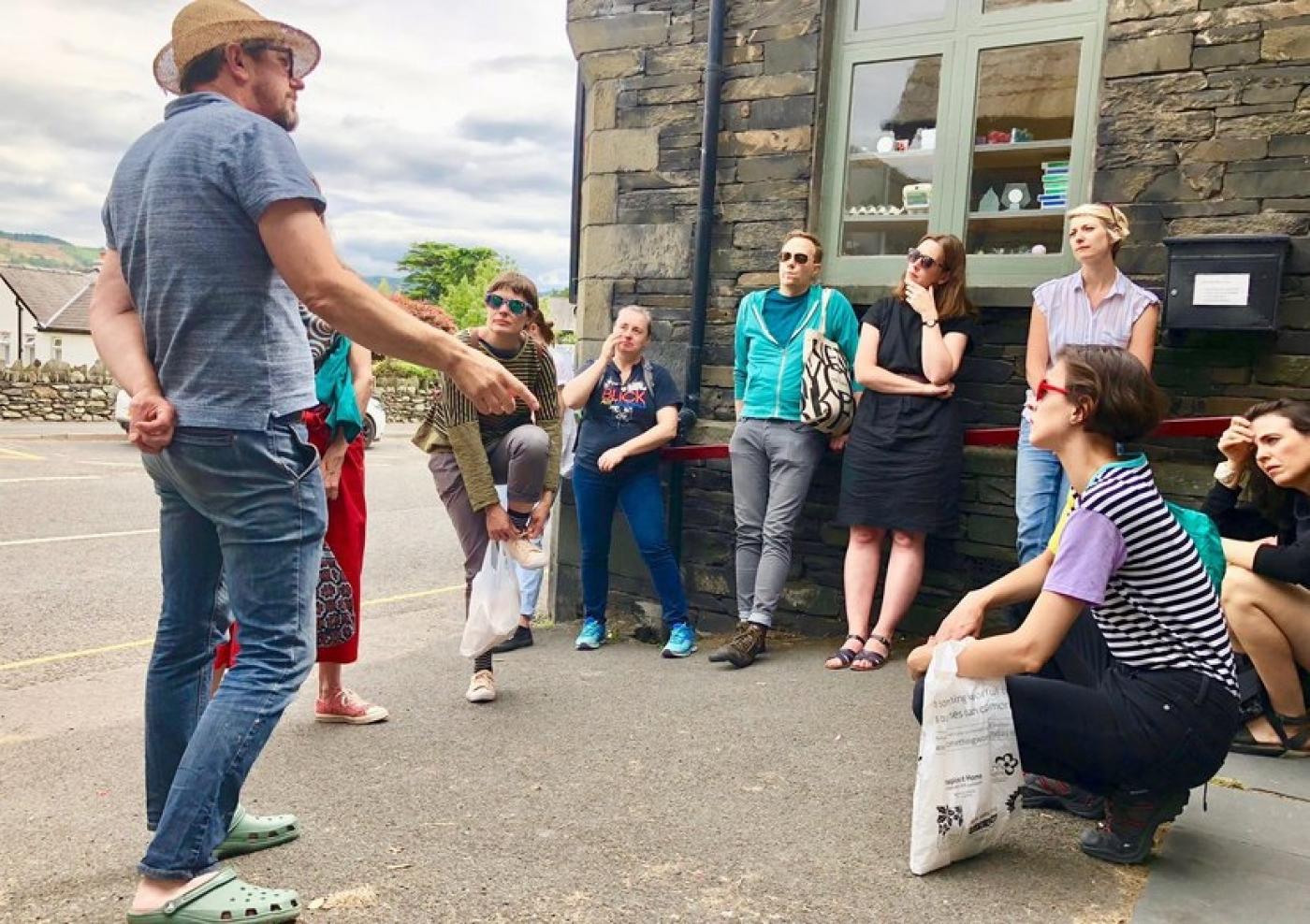 Le doctorat Arts et Humanités du Royal College of Arts visite la ferme d’artistes Grizedale Arts