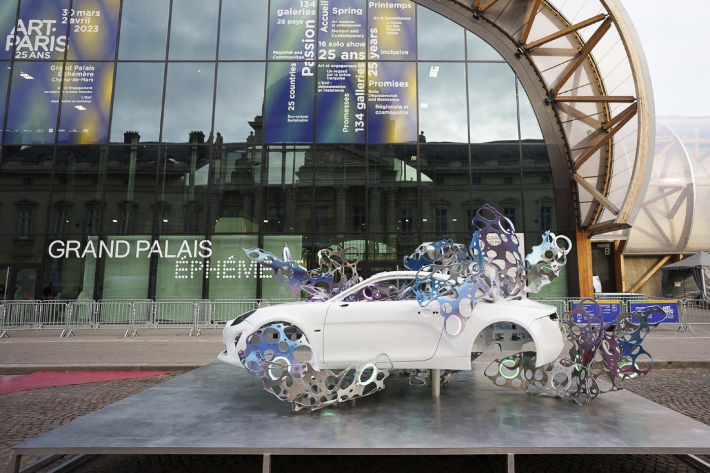 Arne Quinze, Alpine A110 "Metamorphosis", esplanade du Grand Palais Éphémère.