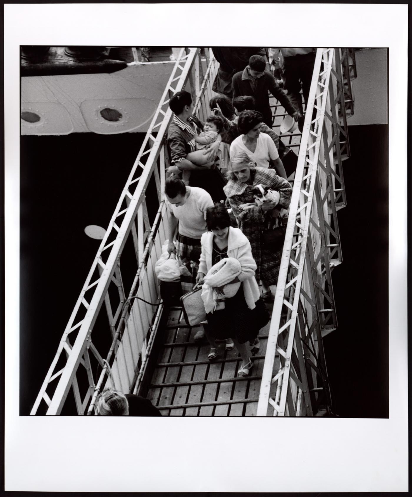 Paul Almasy, Arrivée dans le port de Marseille,1965.