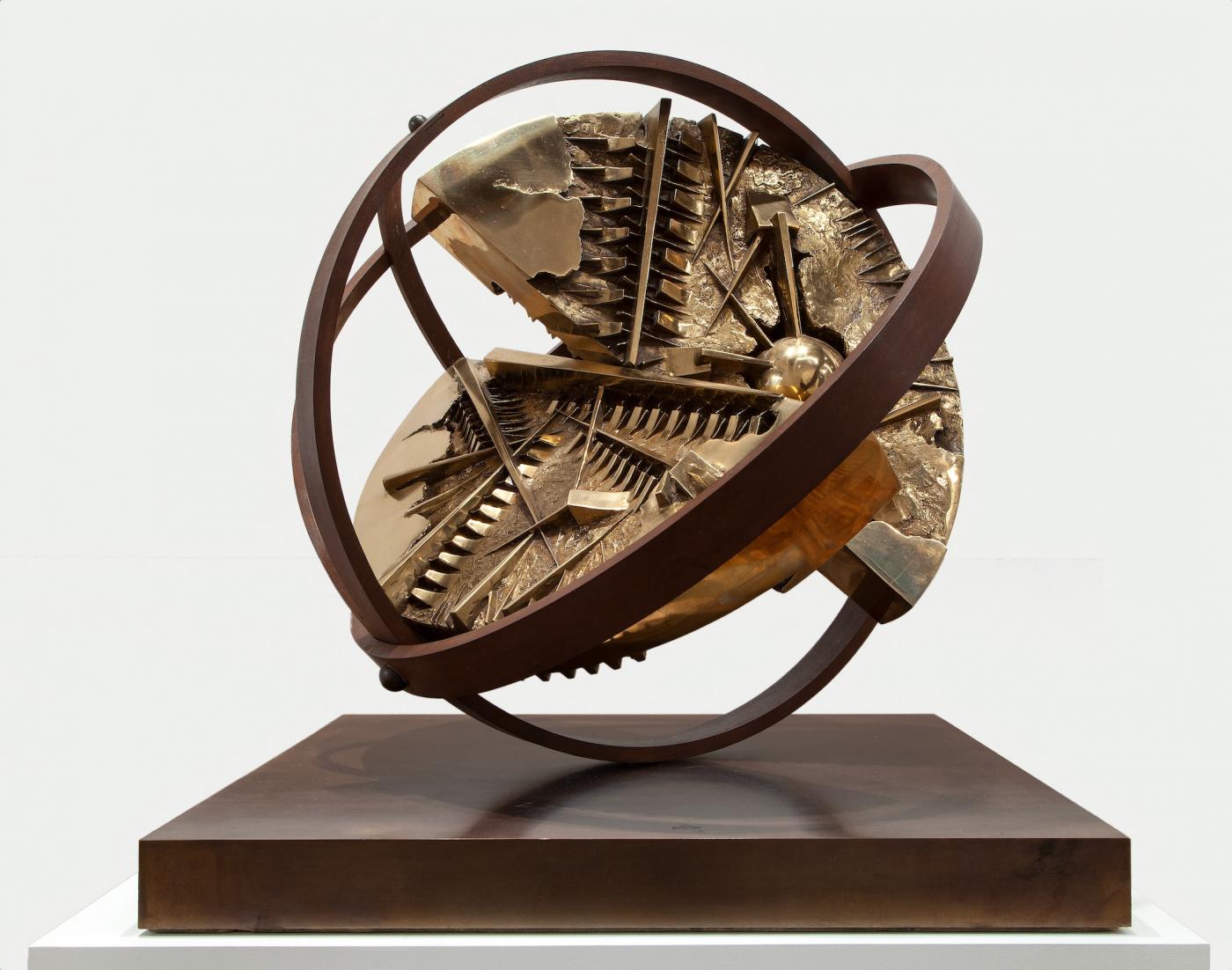 Arnaldo Pomodoro, "Giroscopio II", 1986-2001, bronze, 56 x 56 cm.