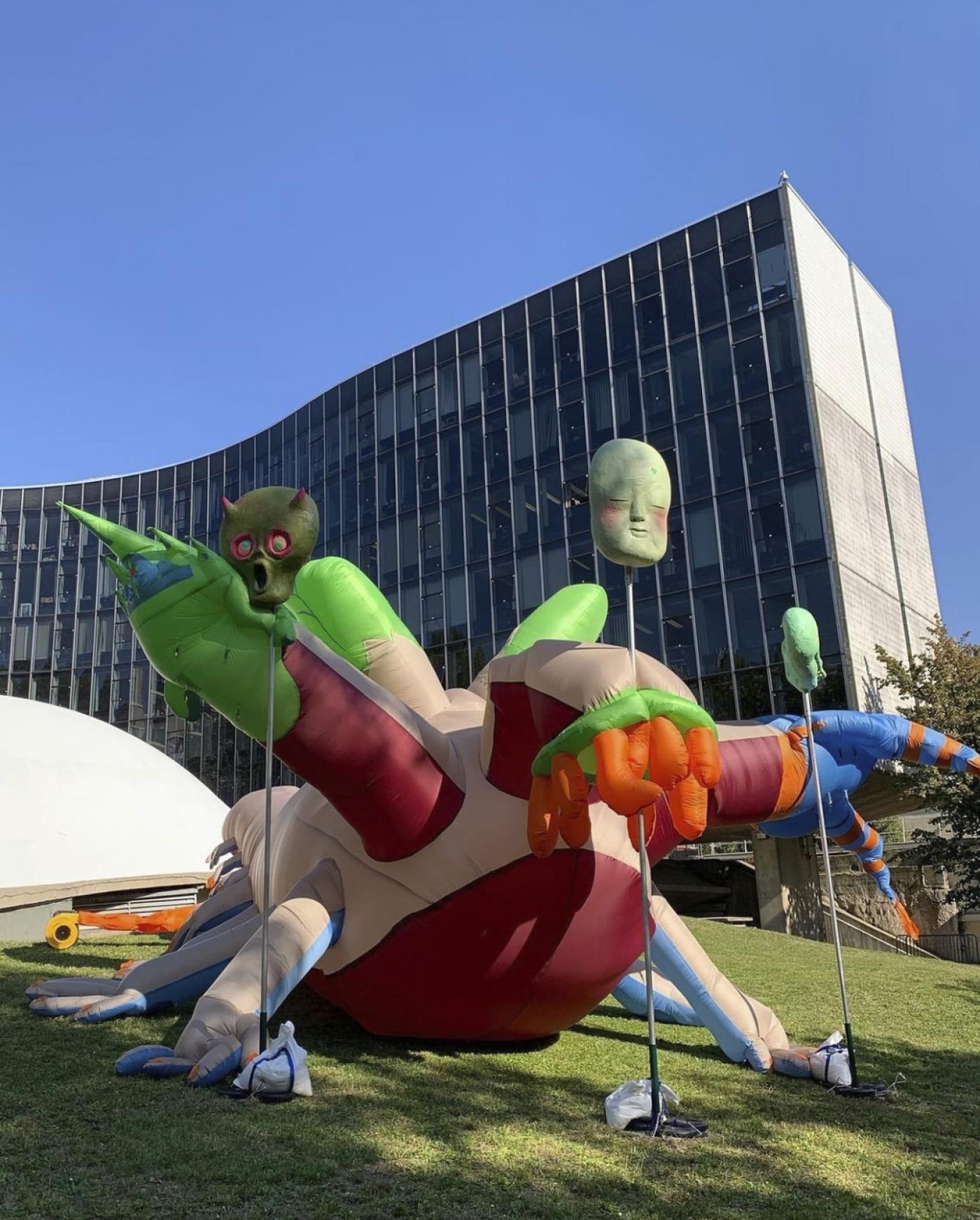 Marguerite Li-Garrigue, Poudumbilik, 2023.

Vue de l’oeuvre lors du 73ème festival Jeune Création à l’espace Niemeyer.