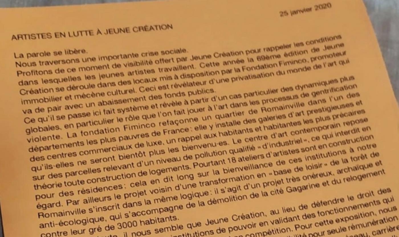 Action des artistes en lutte lors de 69ème édition du festival Jeune Création à la fondation Fiminco en janvier 2020.