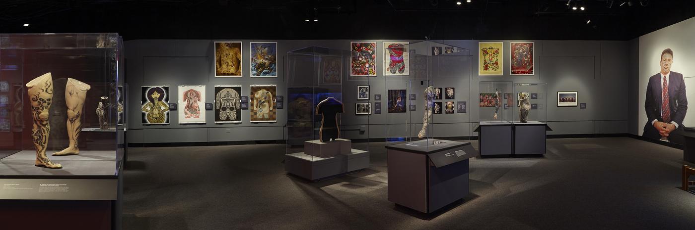 Vue de l’exposition « Tattoo » développée par le musée du Quai Branly - Jacques Chirac au Field Museum à Chicago en 2016.