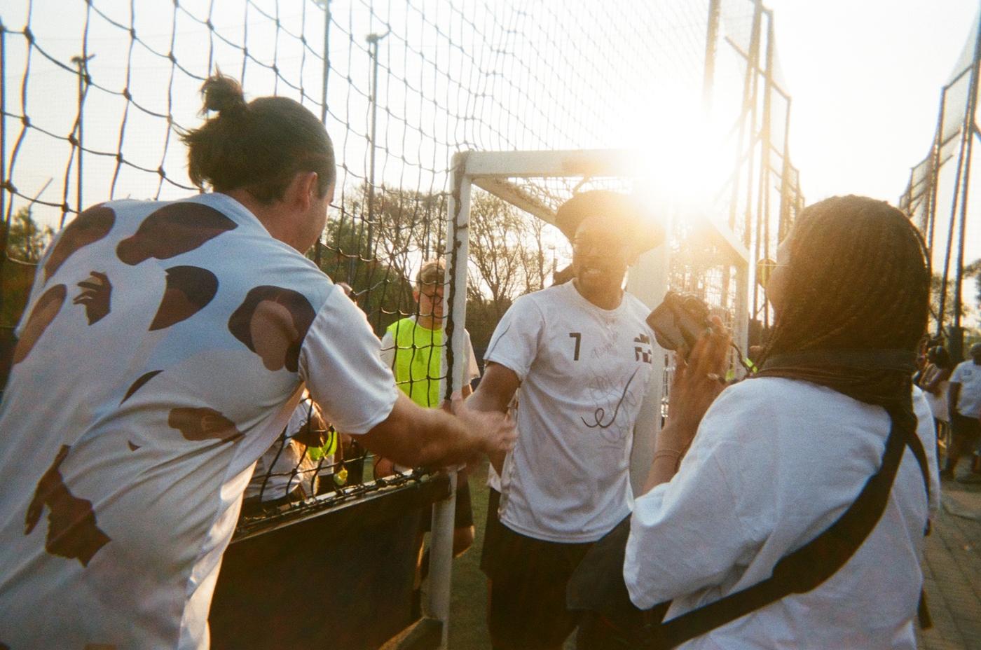 Les célébrations de l’après-jeu à Discovery Soccer Park Sandton dans le cadre de Art Joburg 2023 à Johannesburg.