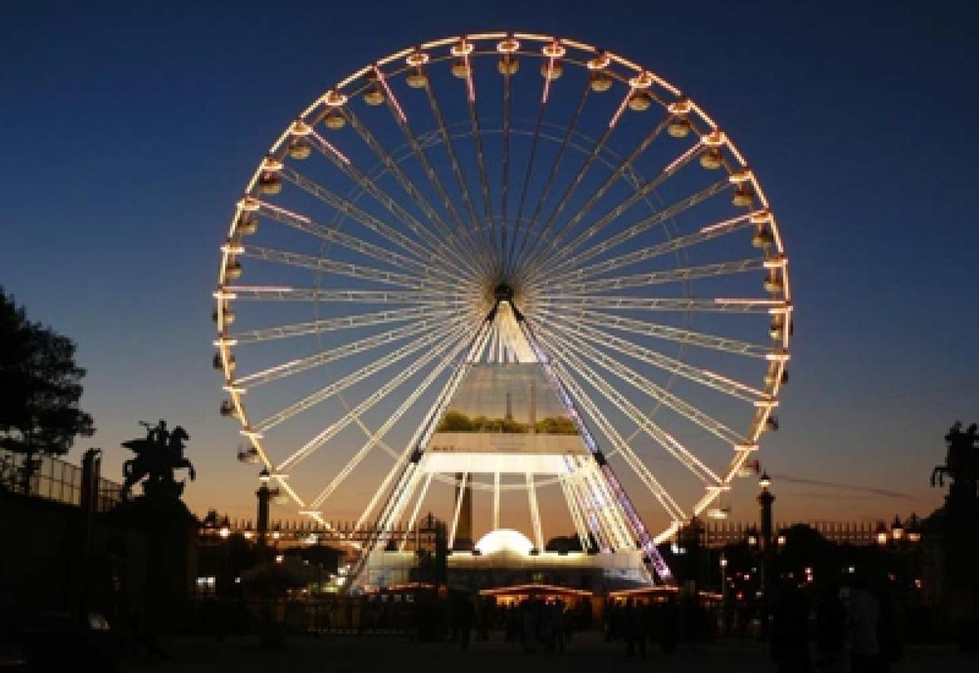 Dernier tour pour la grande roue place de la Concorde