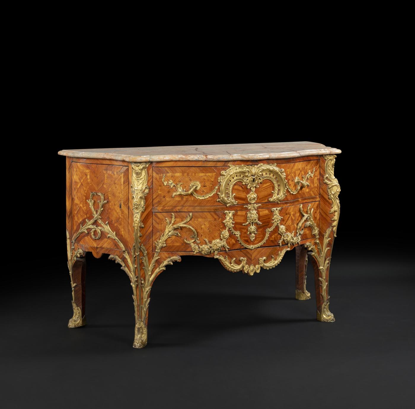 La commode de Louis XV doit-elle rester en France ?