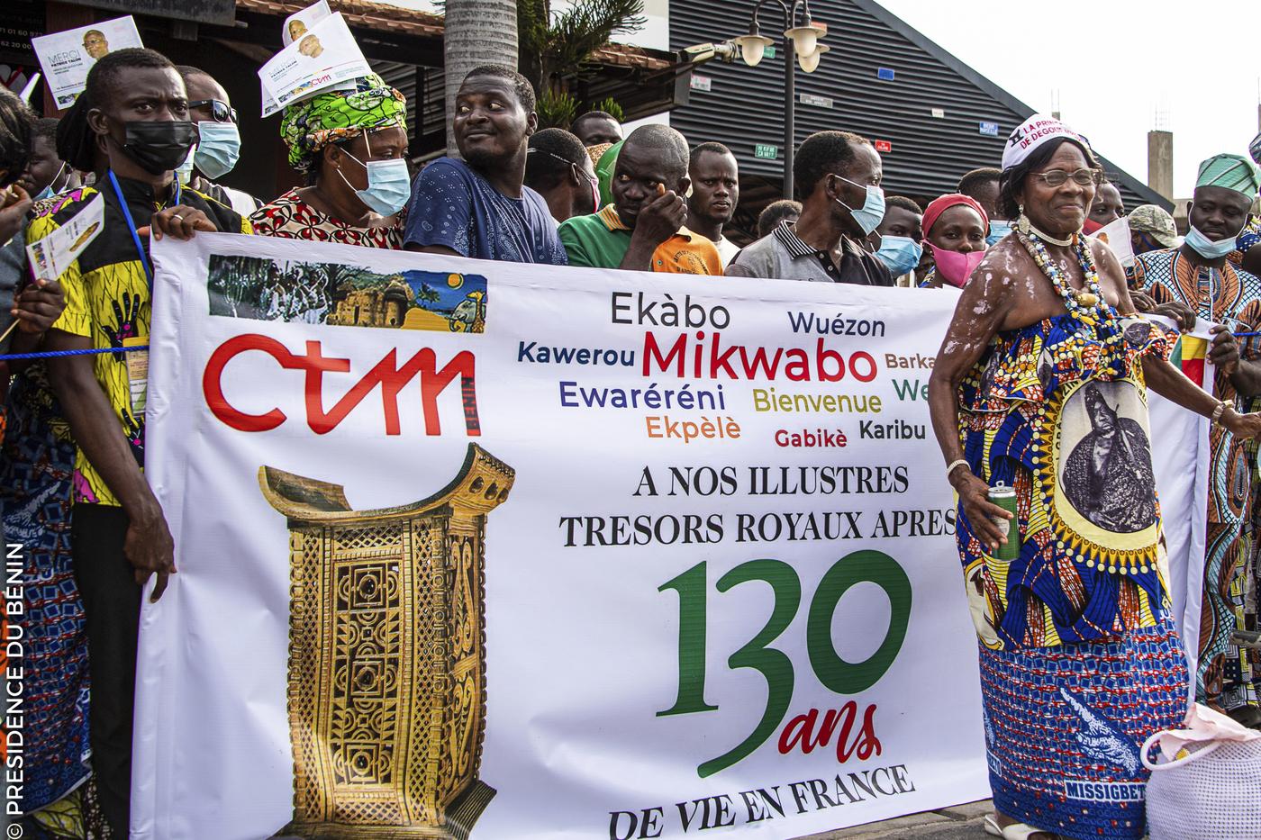 Cérémonie pour l’arrivée des œuvres restituées au Bénin à Cotonou le 10 novembre 2021.