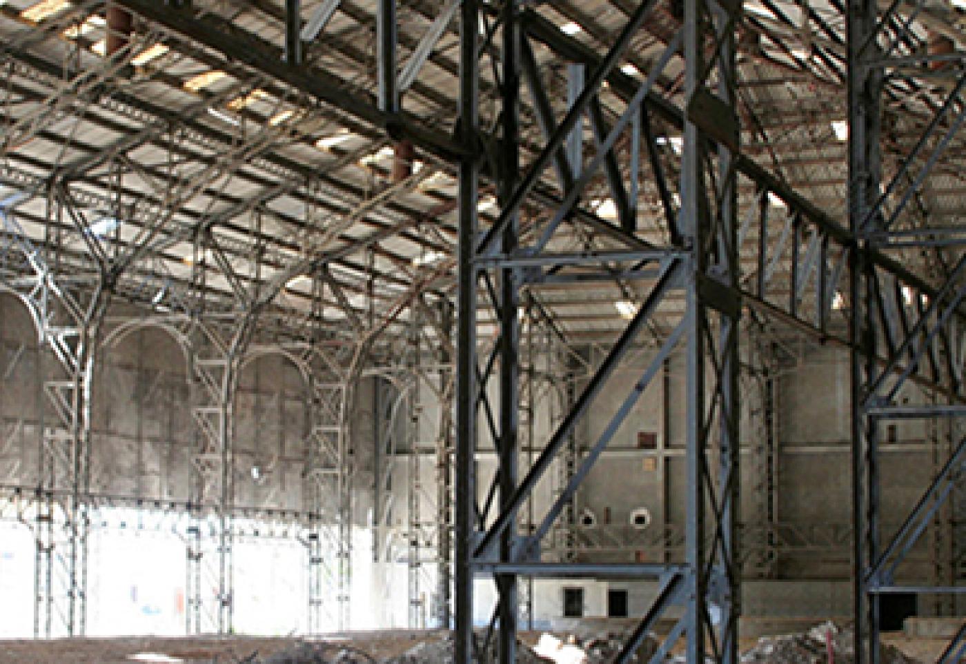 À Arles, polémique autour de la destruction de la halle Eiffel