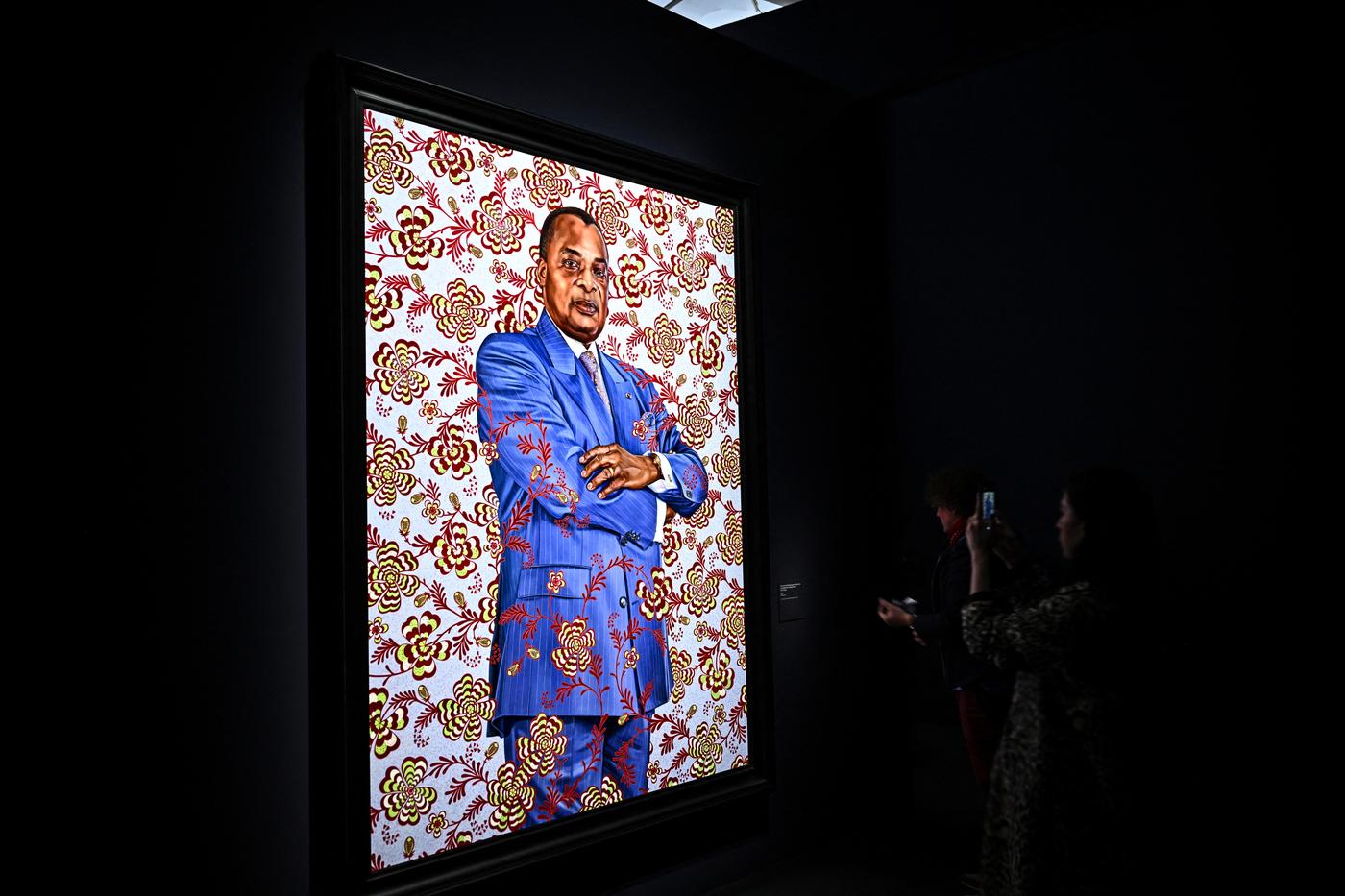 Kehinde Wiley, Portrait de Denis Sassou Nguesso, président de la République du Congo.
Œuvre présentée dans l’exposition « Kehinde Wiley, Dédale du pouvoir » au musée du Quai Branly - Jacques Chirac À Paris en 2023-2024.