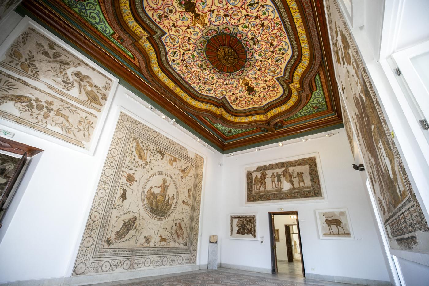 La mosaïque de Neptune et les quatre saisons musée national du Bardo à Tunis.