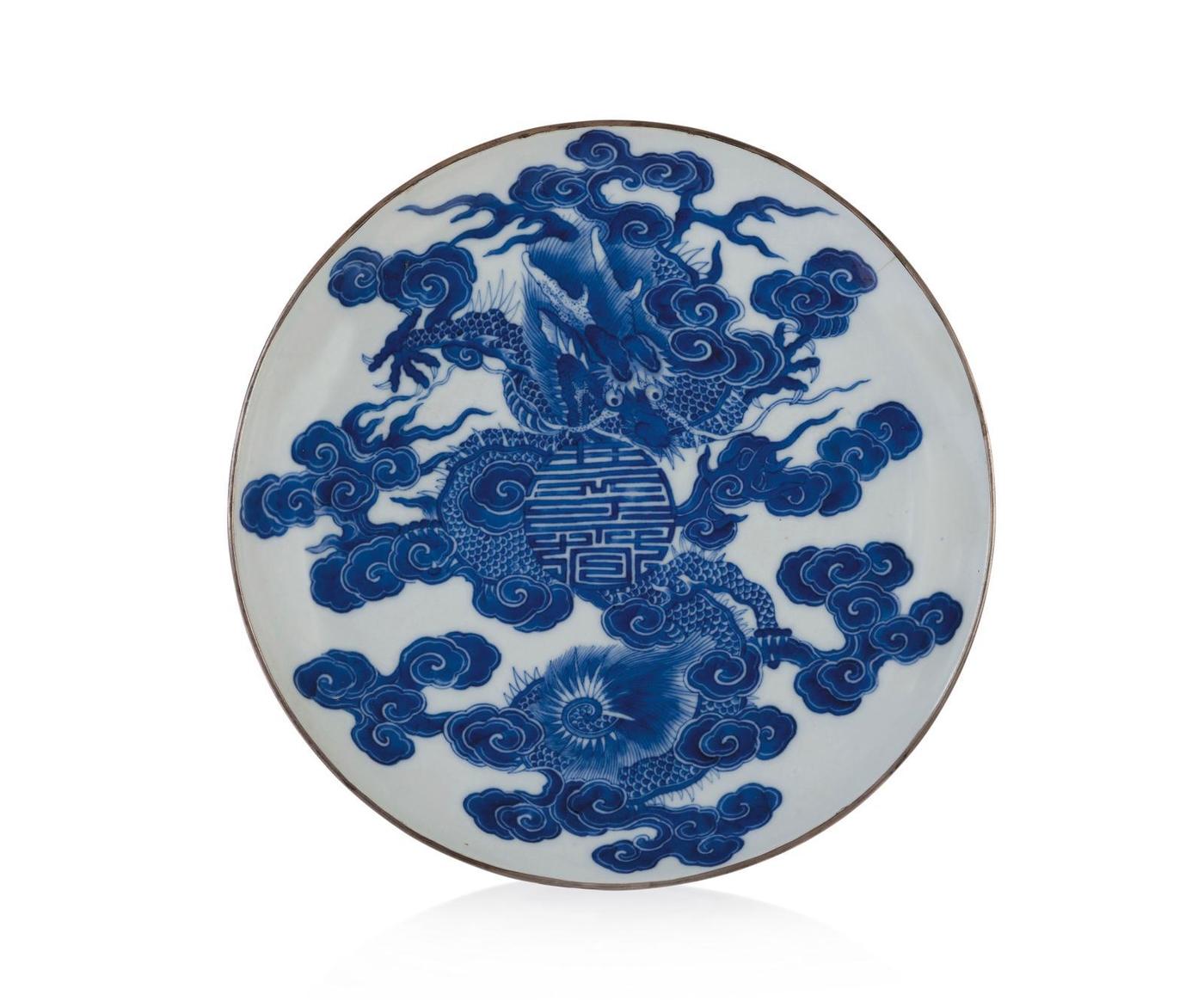 Drouot : vente record pour une porcelaine « bleu de Huê »