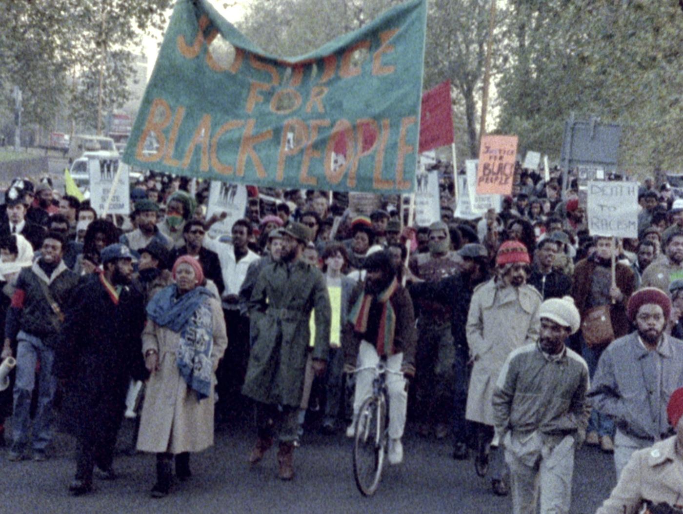 Black Audio Film Collective, John Akomfrah, Handsworth Songs, 1986, film en couleur 16mm monocanal.