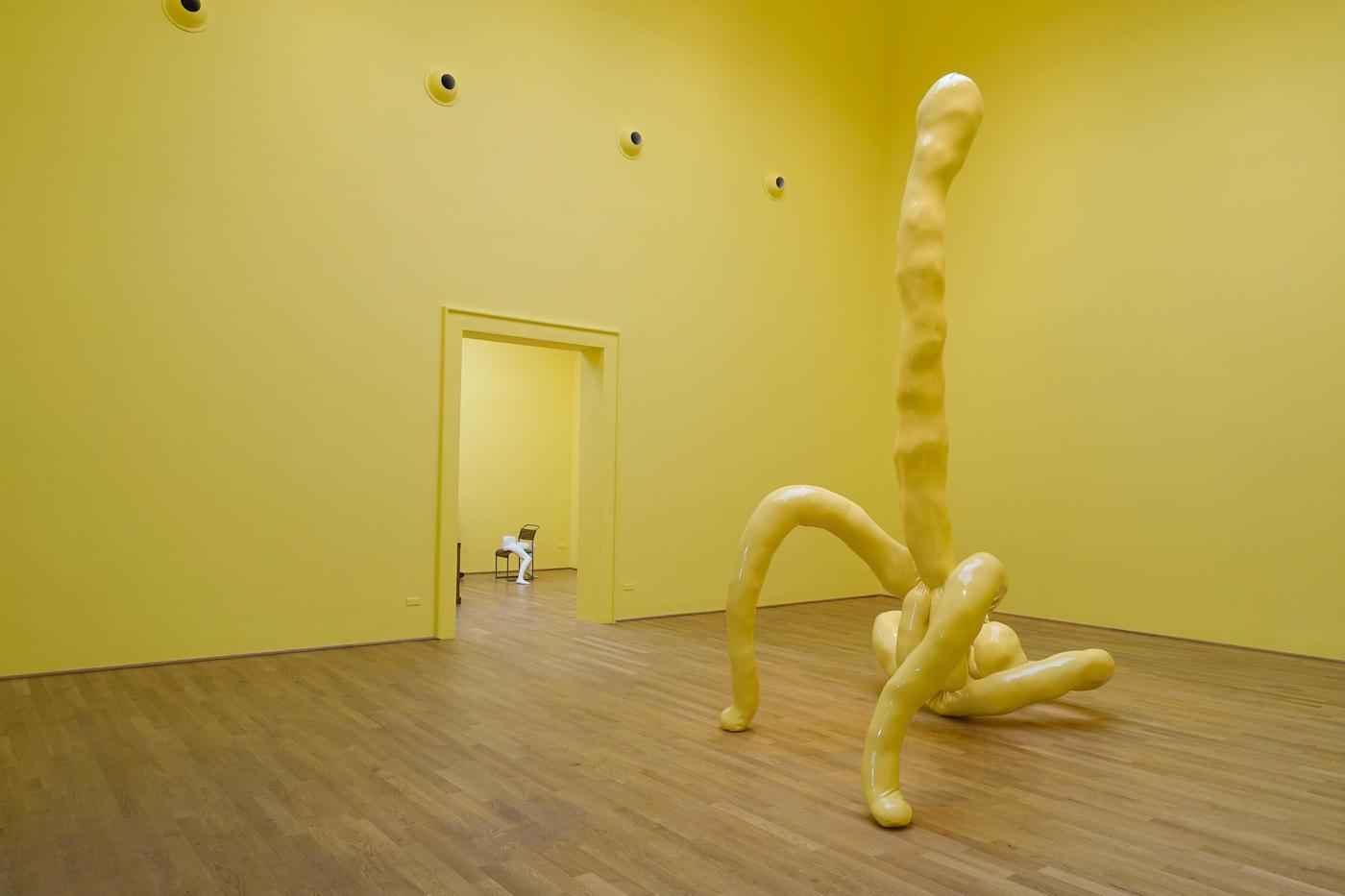 Des œuvres de Sarah Lucas exposées dans le pavilion britannique de la biennale de Venise en 2015.