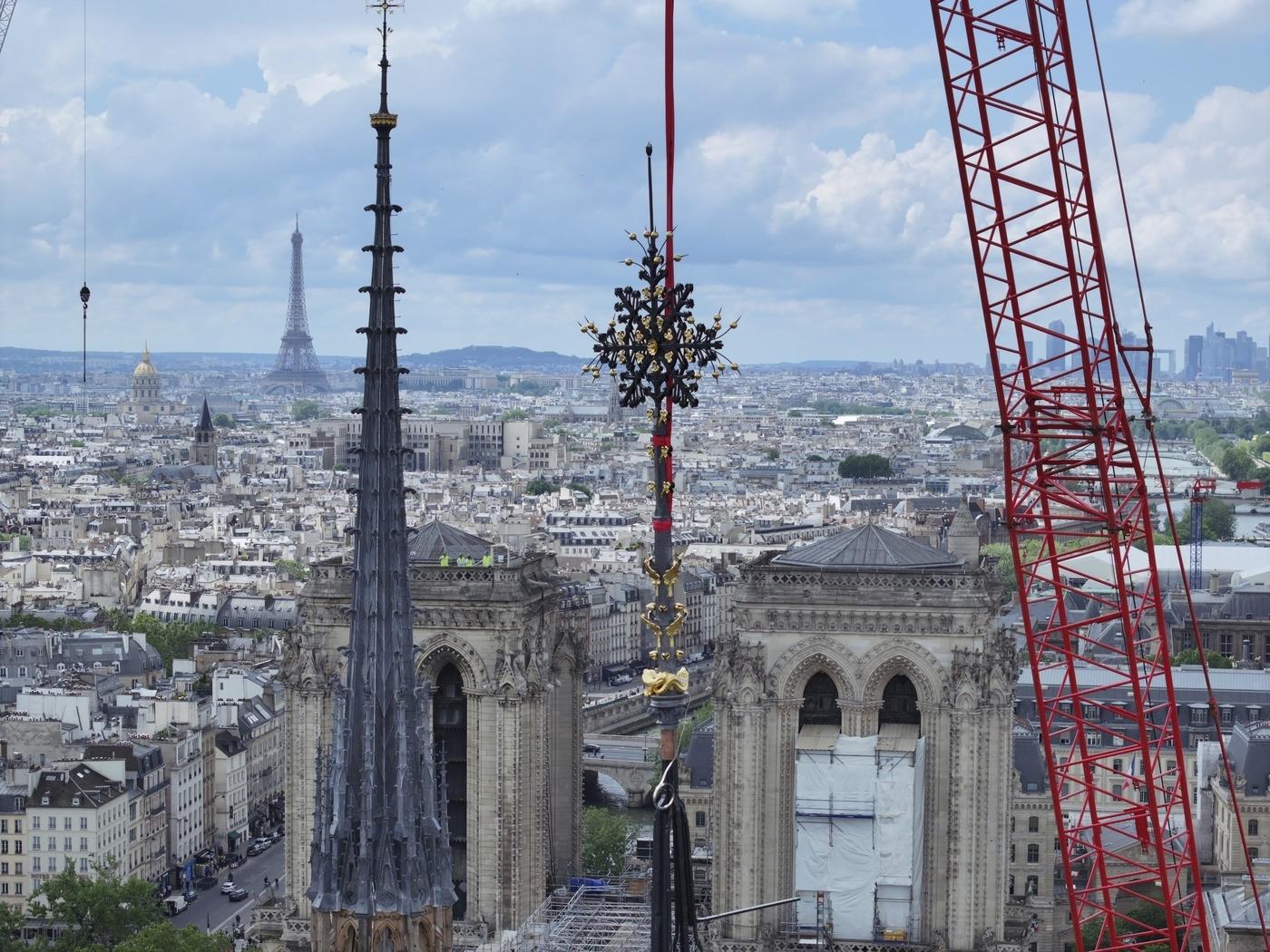 Notre-Dame : la croisée du transept refermée