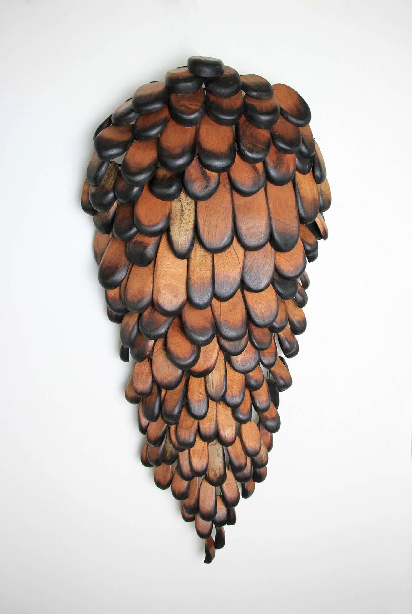 Lélia Demoisy, "La peau du Kotibé 2", 2023, bois de Kotibé, acier et fil de coton, 86 x 38 x 13 cm.