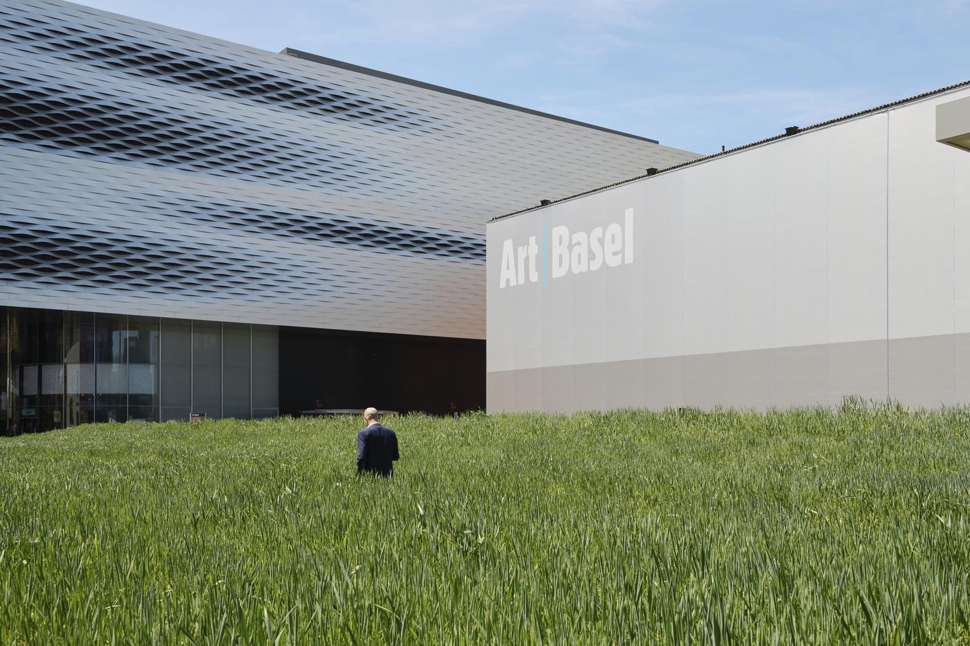 Art Basel fait front contre la crise annoncée