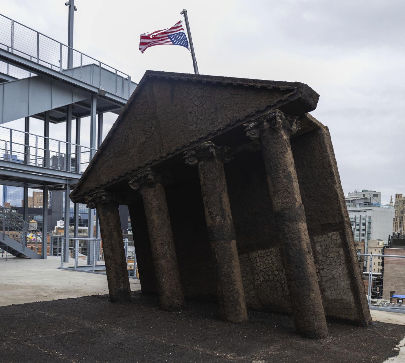 Kiyan Williams, Ruins of Empire II or The Earth Swallows the Master’s House, 2024.Vue de l’installation à la Whitney Biennial 2024: Even Better Than the Real Thing jusqu’au 11 août.