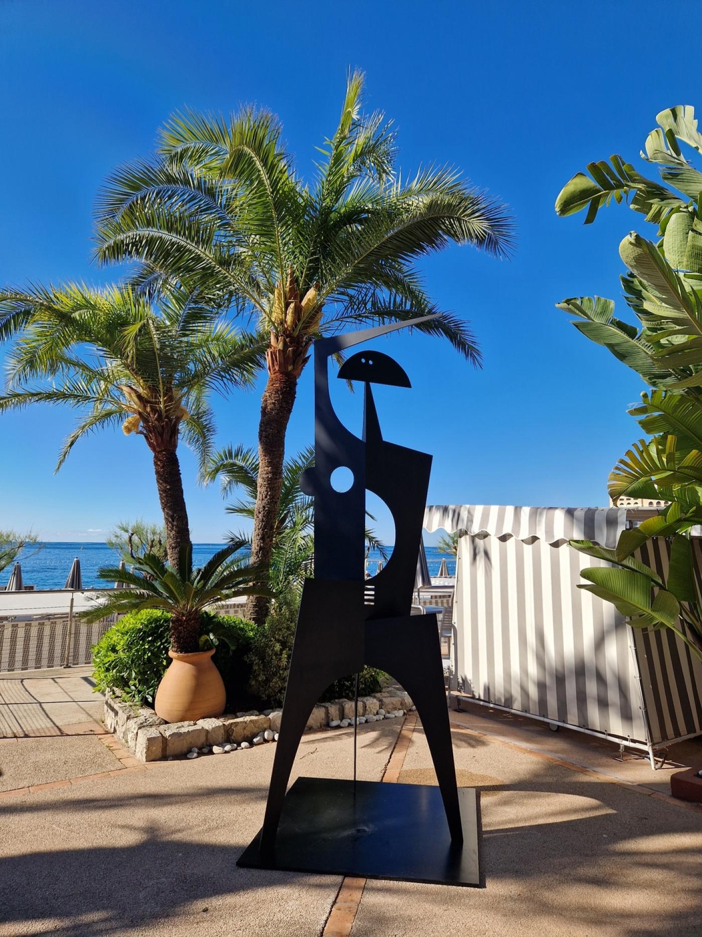 Philippe Hiquily, "La Sévillane (Femme Lune)", 2006, acier soudé,296 x 105 x 91 cm. Édition 2/8.Oeuvre du parcours « Monaco Sculptures ».