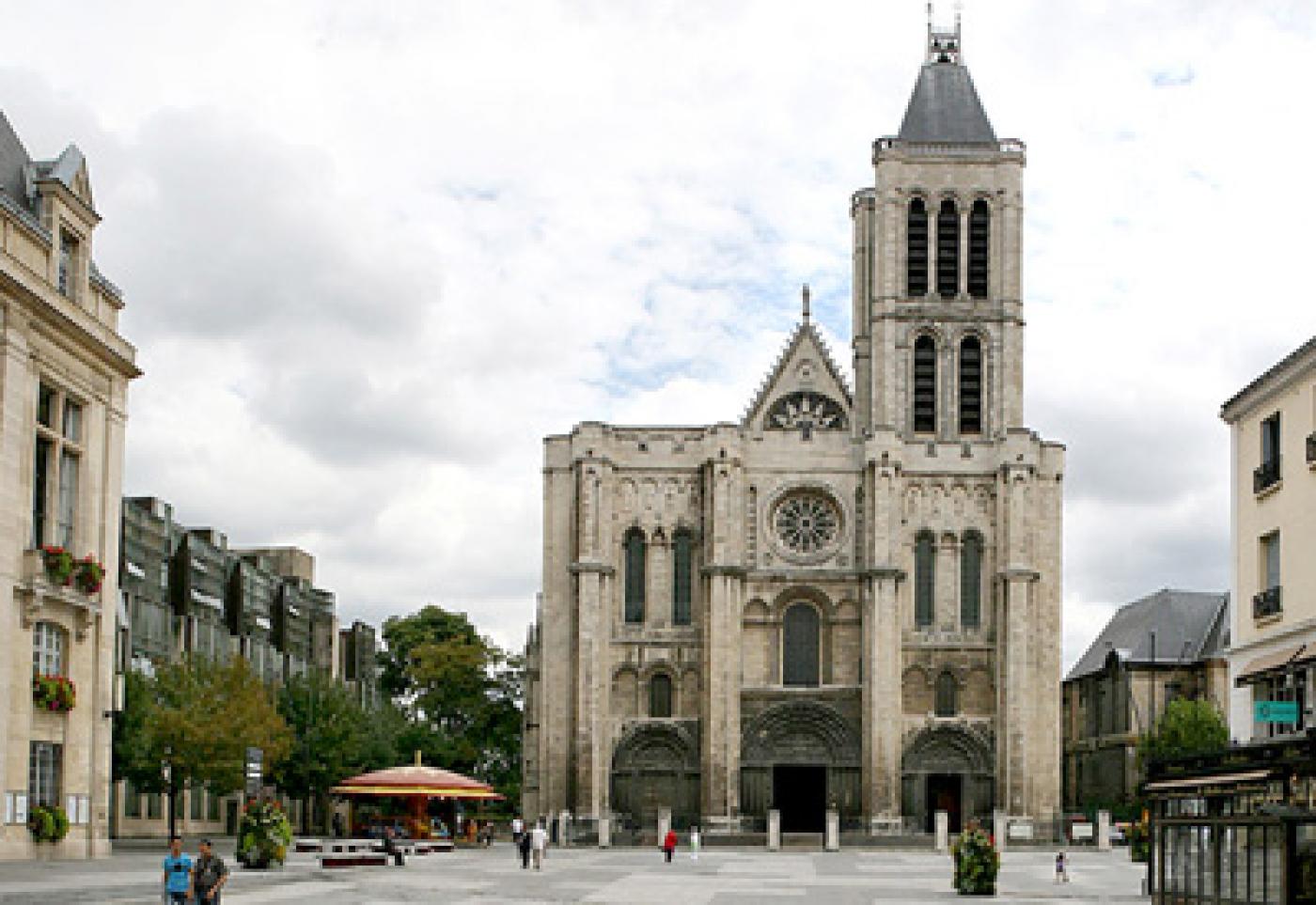 Saint-Denis : la reconstruction de la flèche officialisée