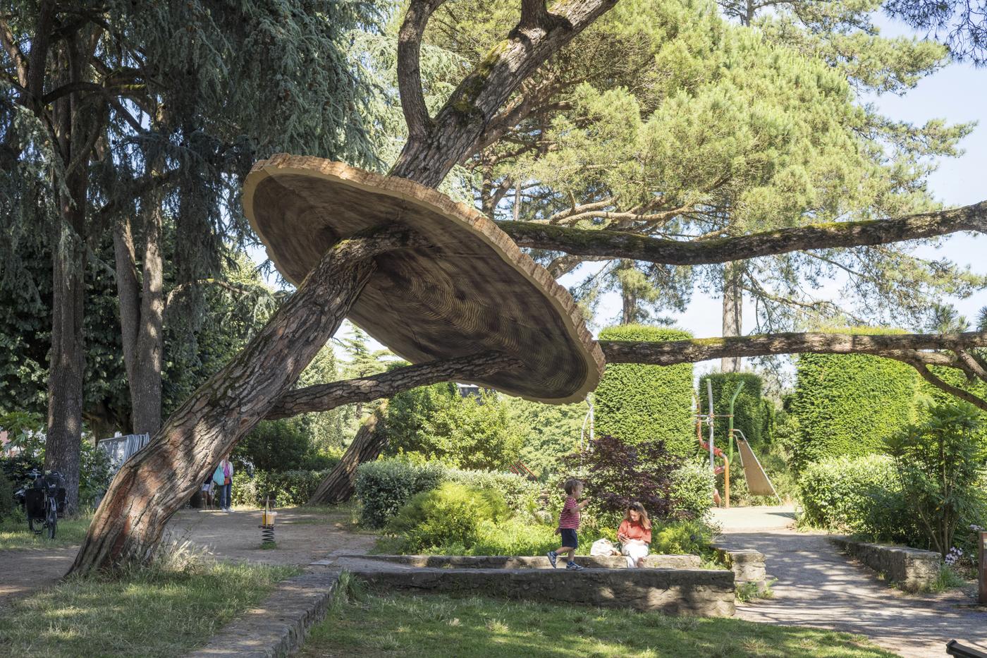 Yuhsin U Chang, "Un Pinus pinea l’an 2252", square Maurice-Schwob, Le Voyage à Nantes 2024.