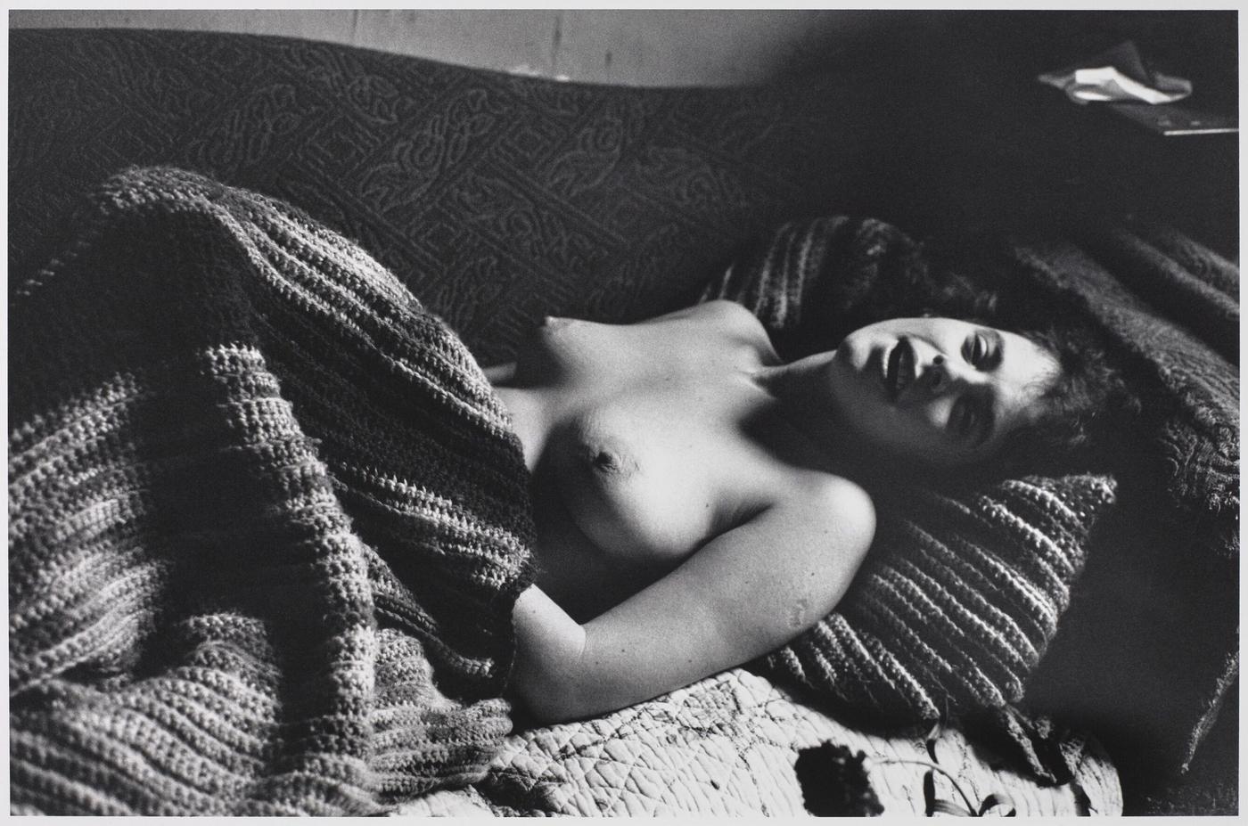 Donna Gottschalk, Joan Biren, my lover, E. 9th St., NYC, 1970, tirage gélatino-argentique, 21,5 x 33 cm, 27,7 x 35,5cm.