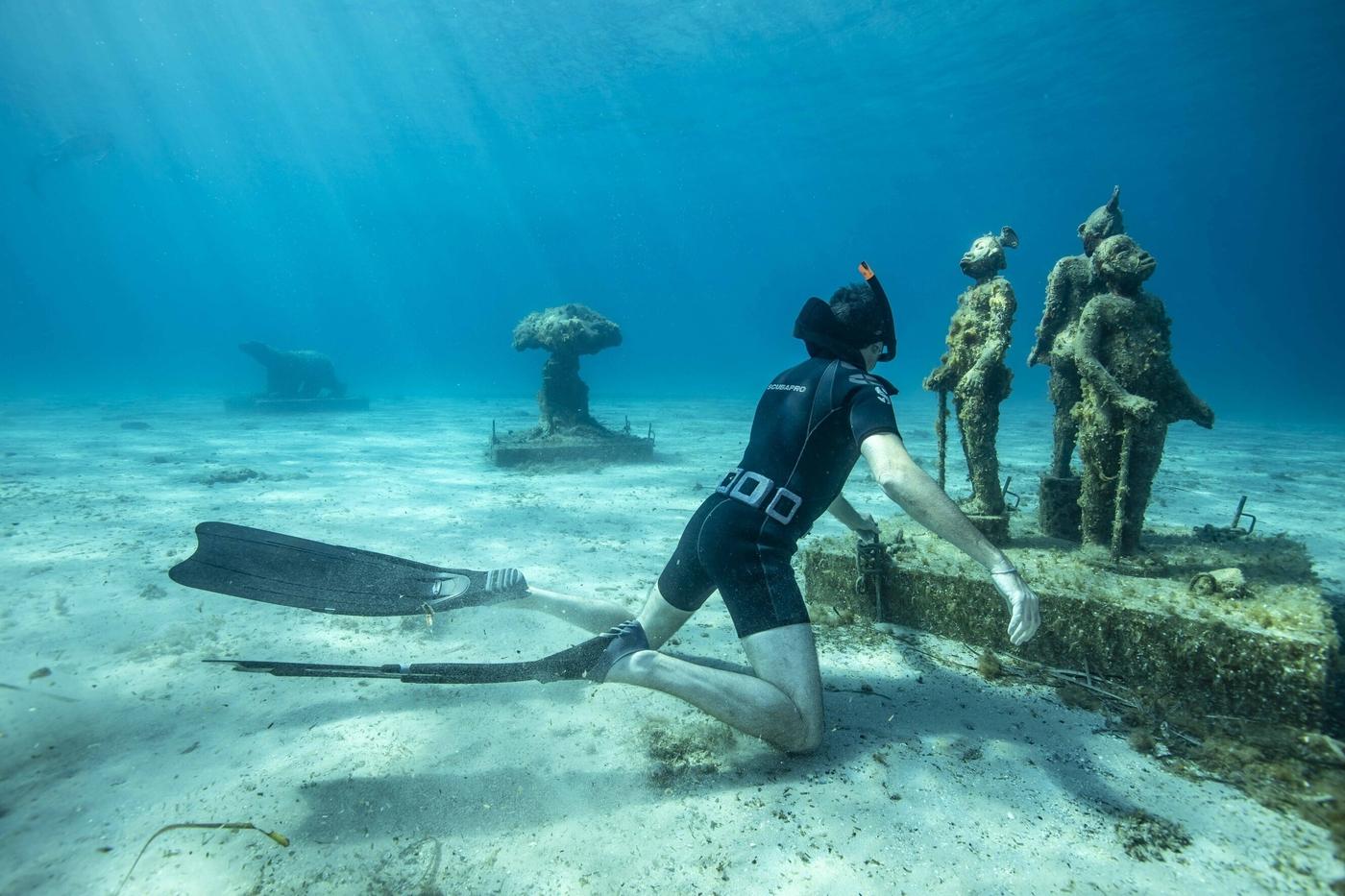 Une histoire de l'art bleue autour des océans