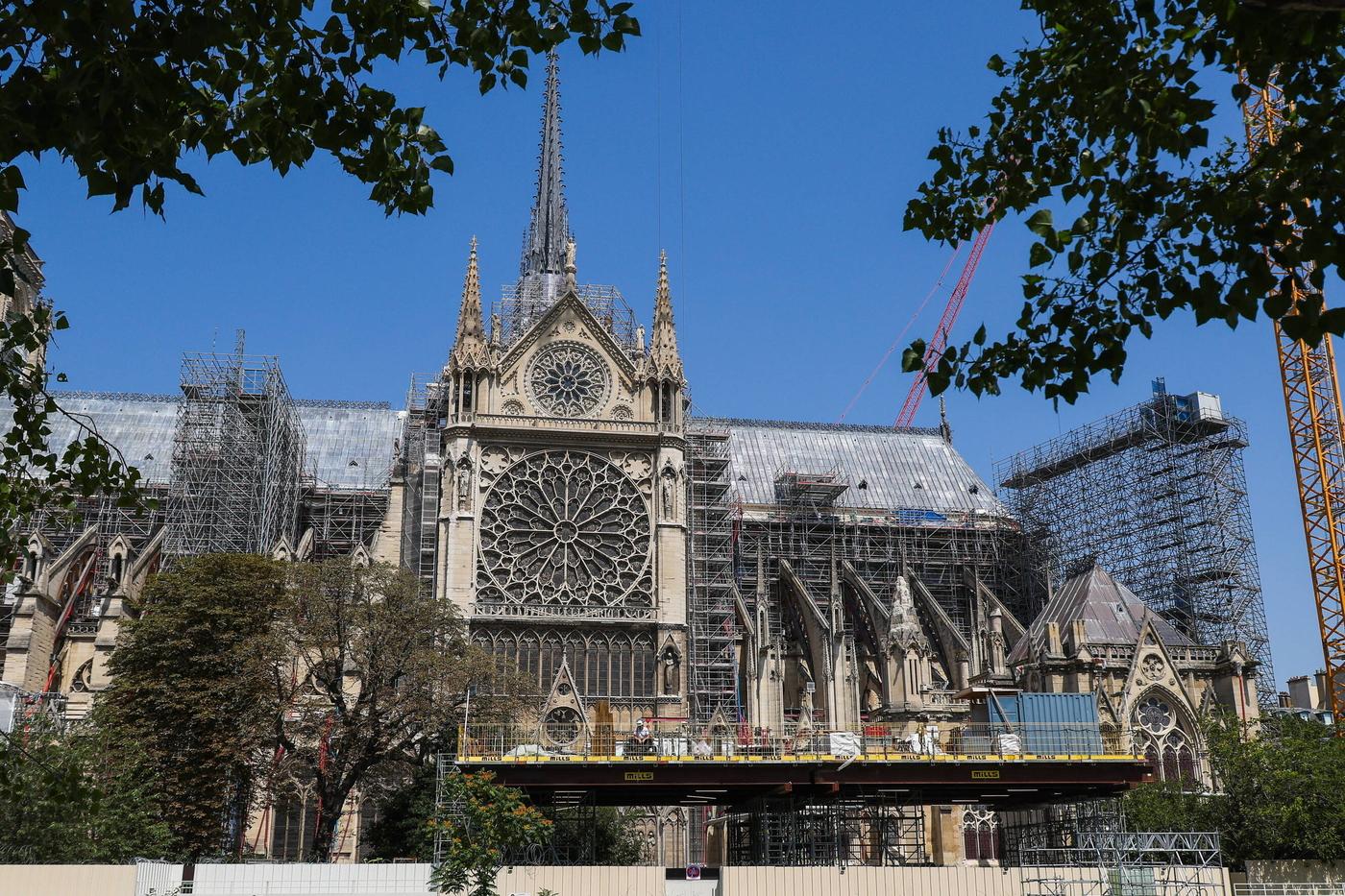 Buren, Parreno et Tabouret en lice pour les nouveaux vitraux de Notre-Dame