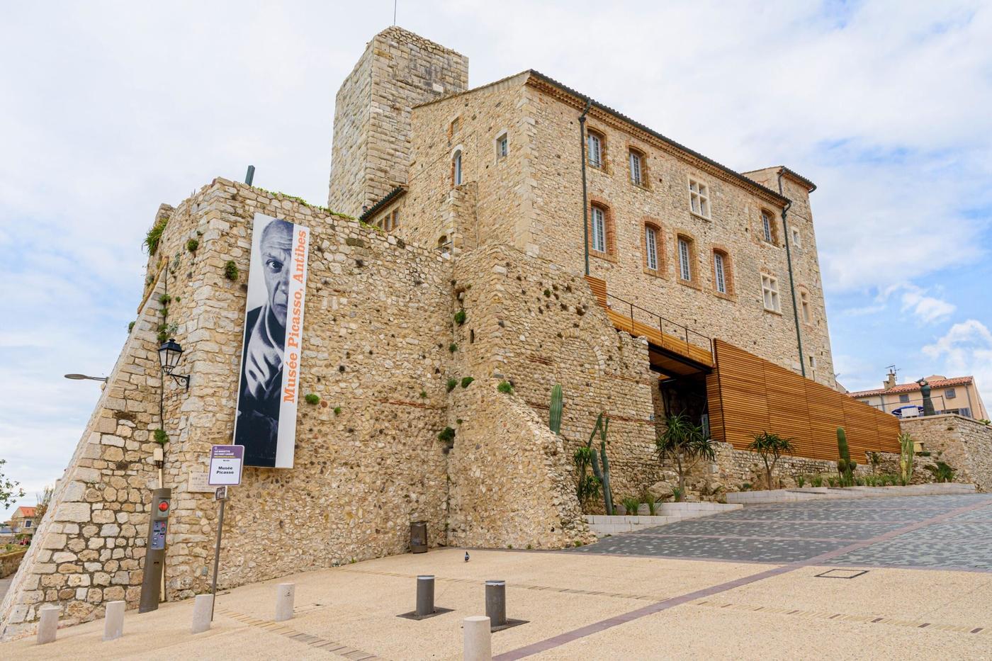 Le musée Picasso d'Antibes garde le nom Sackler sur ses murs