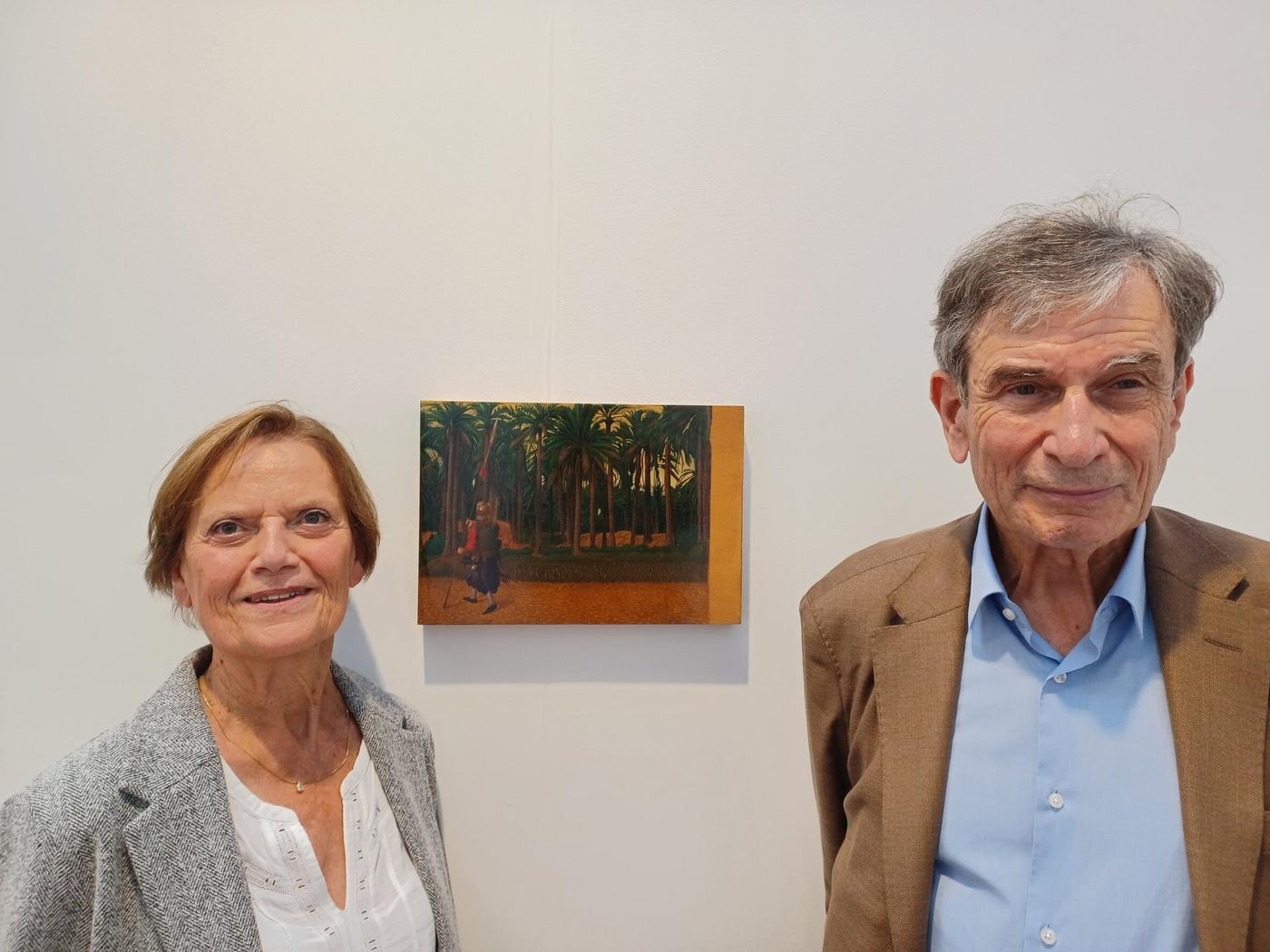 Véronique et Claude Bonnin devant une œuvre de Rayan Yasmineh, galerie mor charpentier.