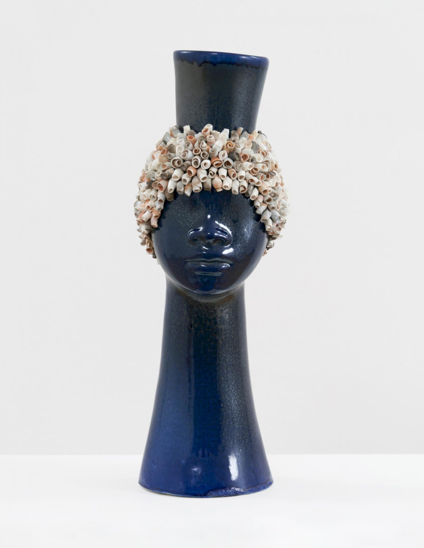 Simone Leigh, Untitled, 2023-24, porcelaine, 58,4 × 22,2 × 24,1 cm. Mise aux enchères dans le cadre de la vente "Artists for Kamala".