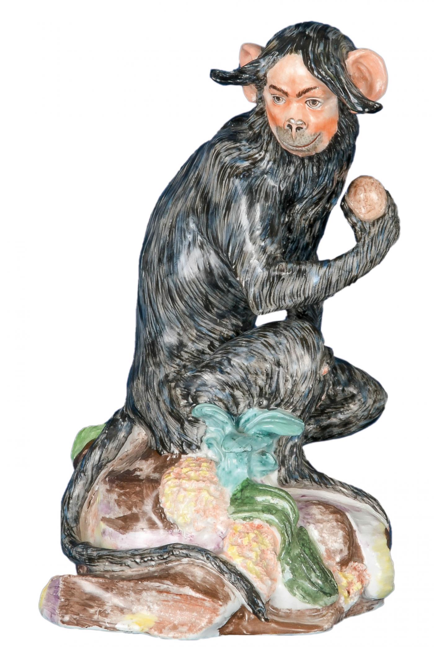 Attribué à Johann Joachim Kaendler,"Singe", vers 1732-1735, porcelaine de Meissen, hauteur 24.5 cm.Galerie Röbbig (Munich).