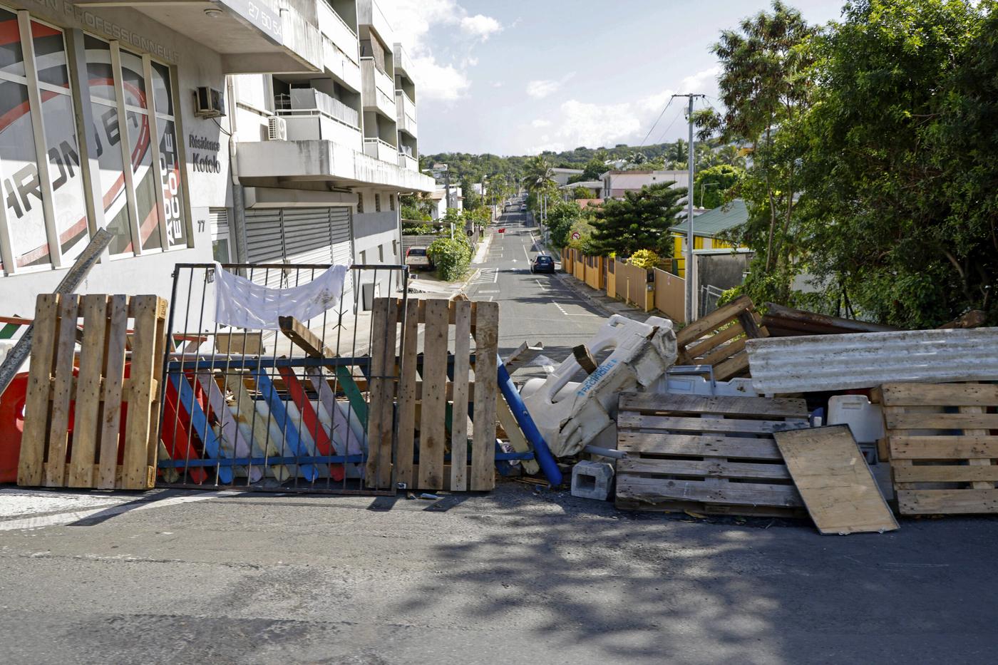 Des barricades dans Nouméa en mai 2024.