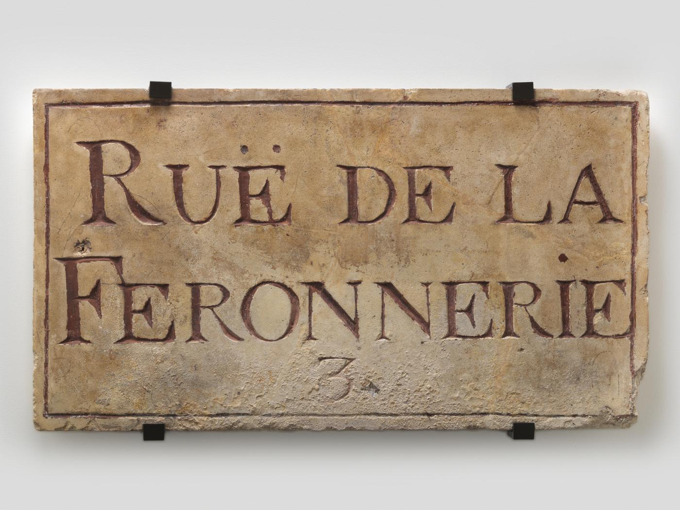 Anonyme, Ancienne plaque de la rue de la Ferronnerie, 18ème siècle.