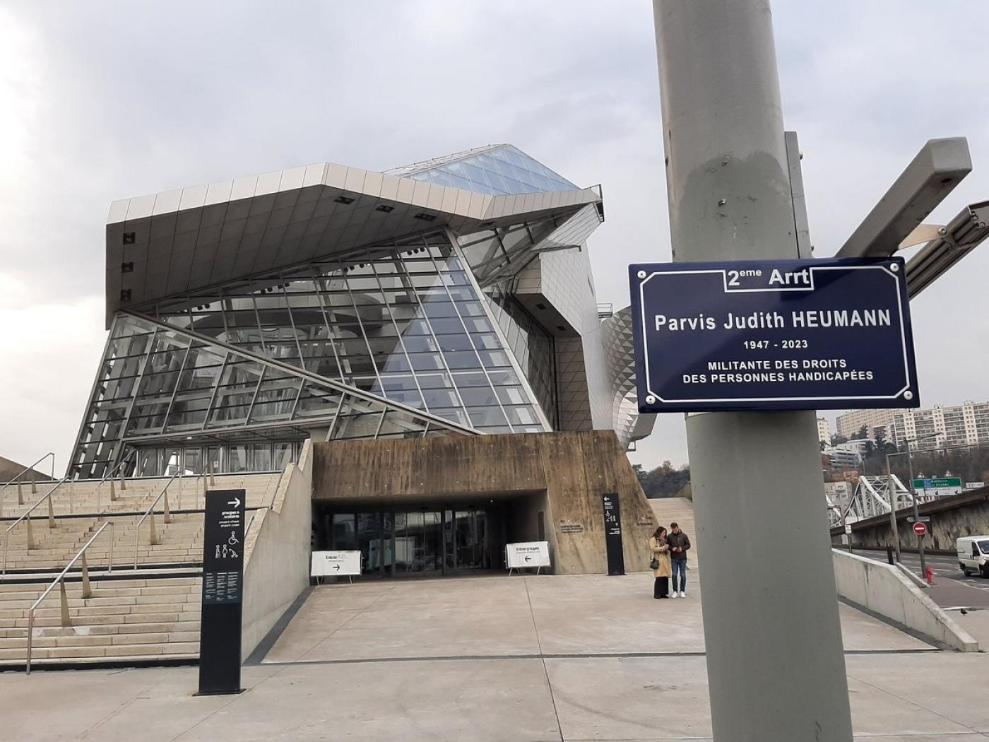 Le parvis Judith Heumann inauguré le 3 décembre 2024 à Lyon.