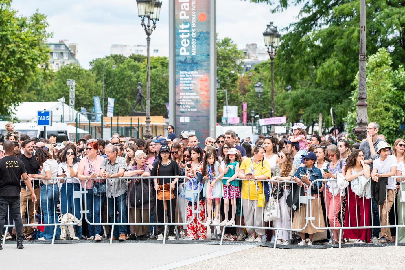 Relais de la flamme olympique au  Petit Palais le 14 juillet 2024.