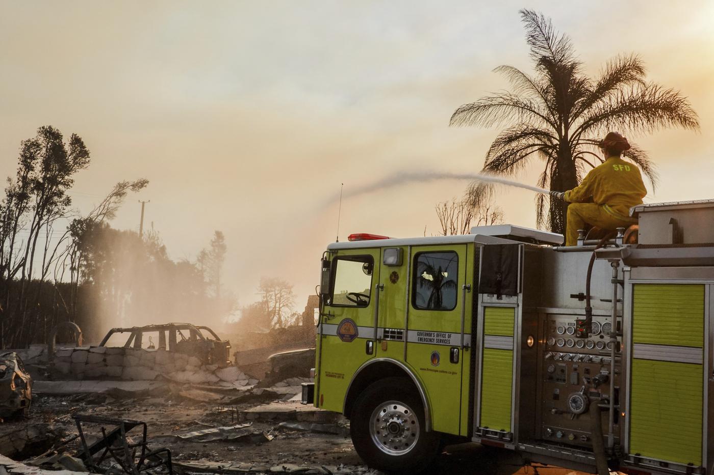 Un véhicule de pompiers dans le quartier de Pacific Palisades, Los Angeles, le 11 janvier 2025.