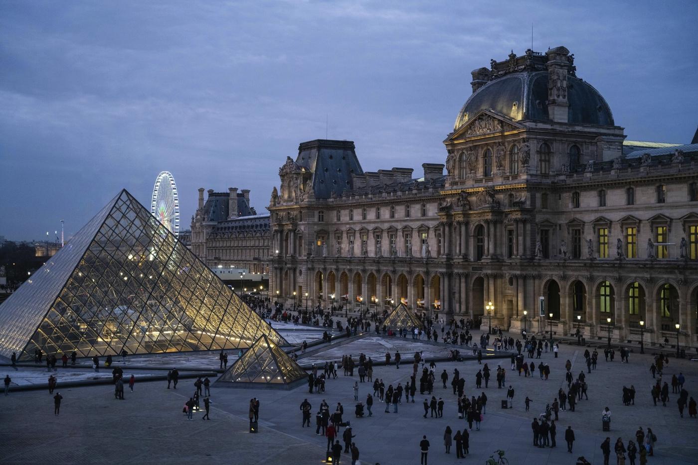 Avaries, vétusté, mauvais accueil : la présidente du Louvre Laurence des Cars alerte le ministère de la Culture