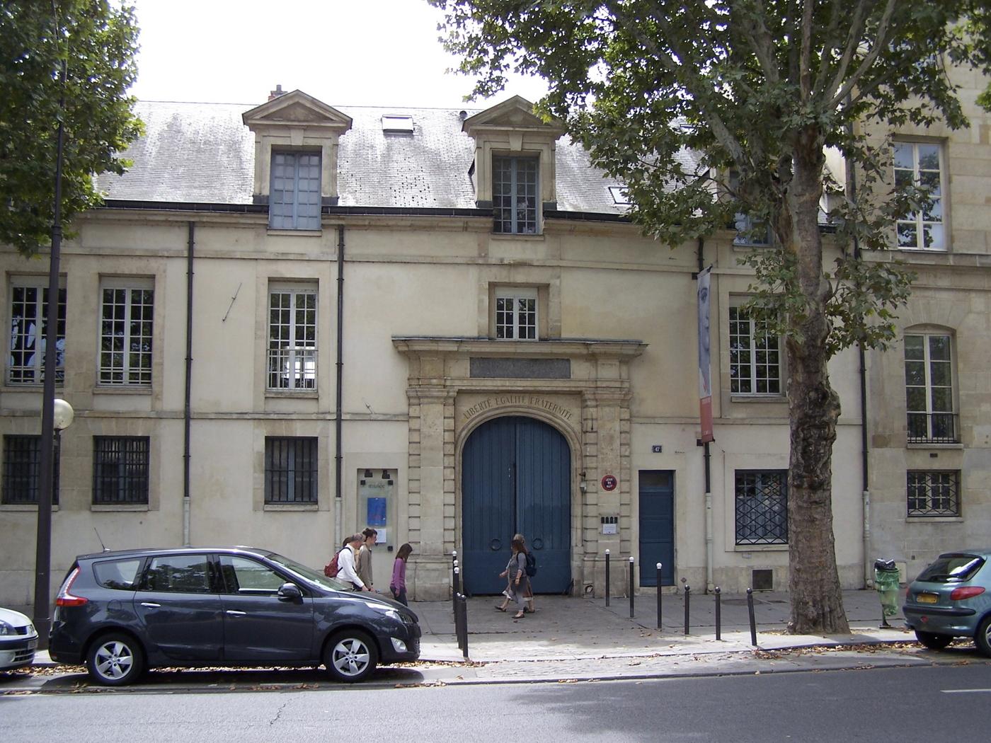 Vue de l&amp;#039;Hôtel de Miramion, hébérgeant entre 1934 et 2012 le Musée de l&amp;#039;Assistance publique, situé sur le quai de la Tournelle à Paris, France.