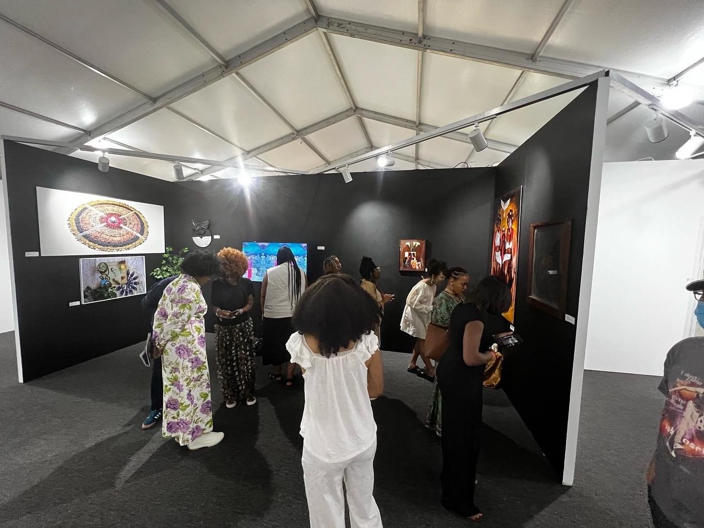 L’exposition « Temple » curatée par Jessica Gaynelle Moss à Prizm Art Fair pendant la Miami Art Week  avec des œuvres de Nakeya Brown, Naomi Chambers, Renée Cox, Olivia Guterson, Anqwenique Kinsel, Tsedaye Makonnen, Mary Martin, LaKeisha Wolf, Alisha B Wormsley, sarah huny young en 2022.