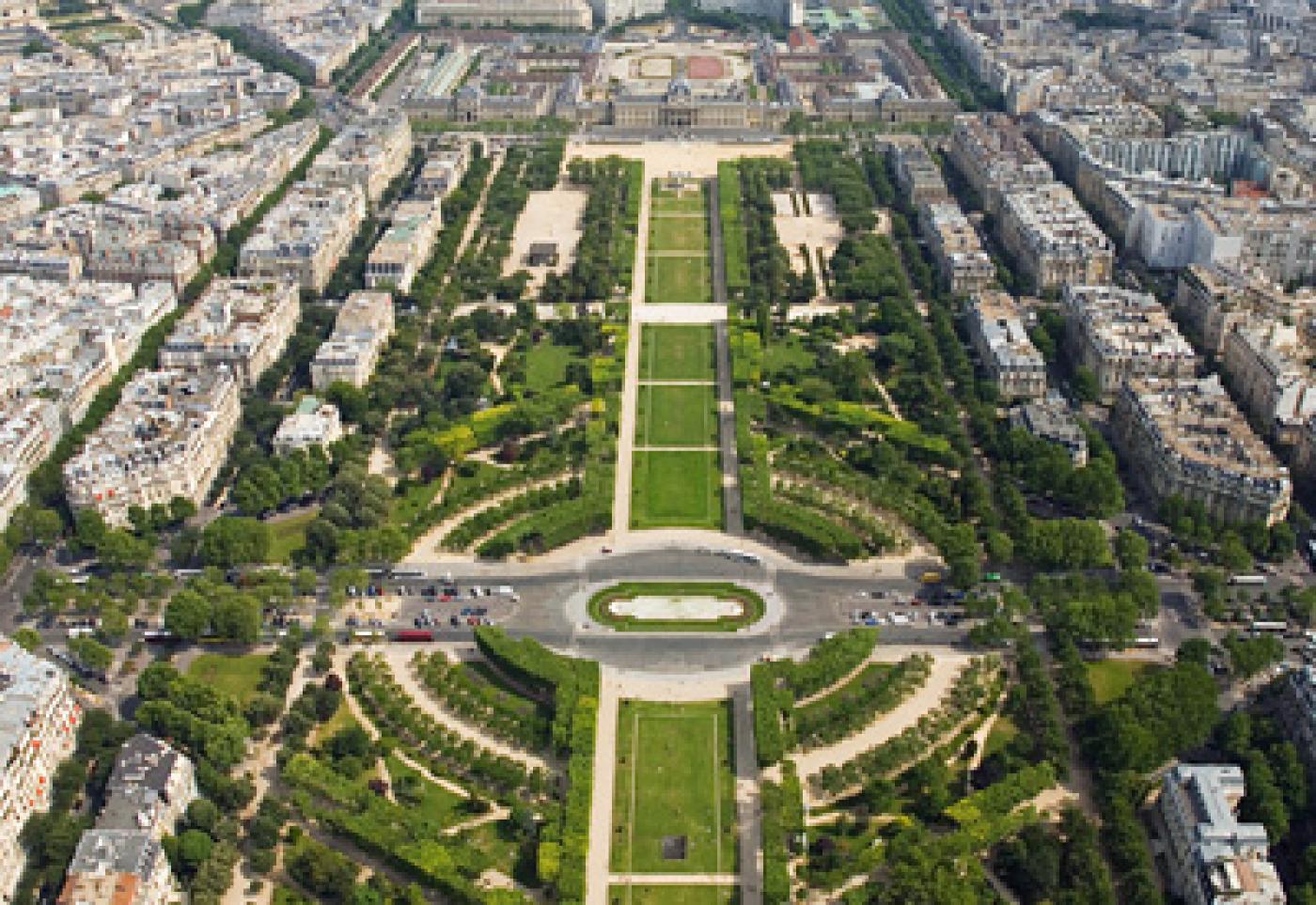 Un clone éphémère au Champ de Mars