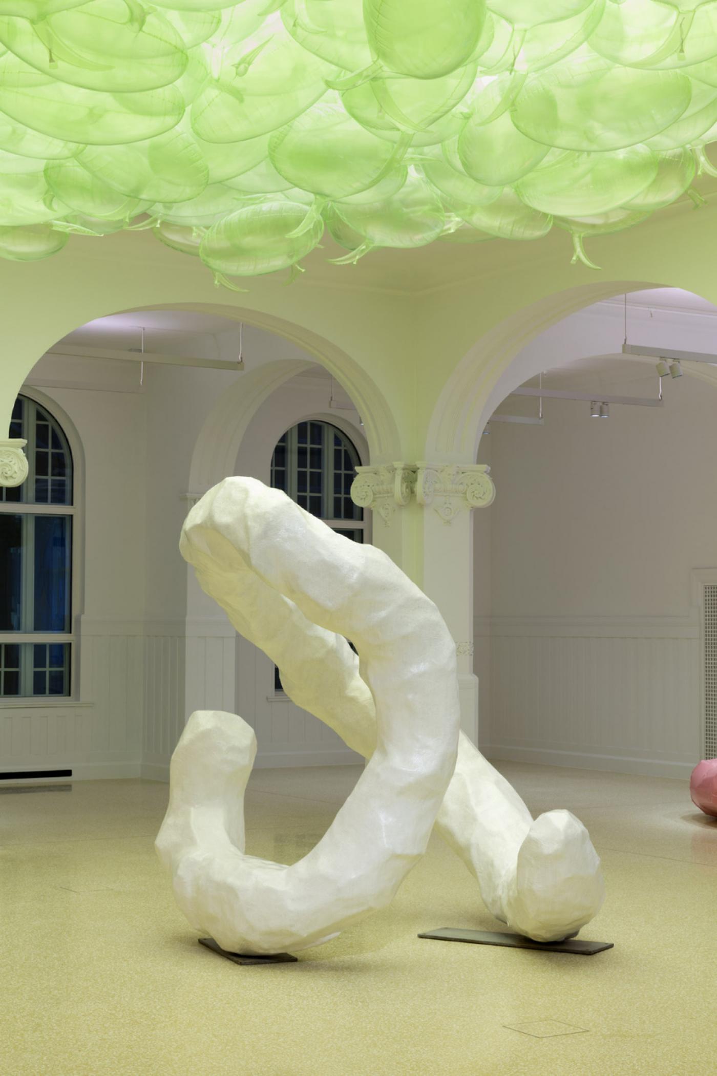 Franz West, "Melting point" (2010).Philippe Parreno, "Speech Bubbles" (2025).« Postcards from the Future », PoMo, Musée d’art moderne et contemporain de Trondheim (Norvège).
